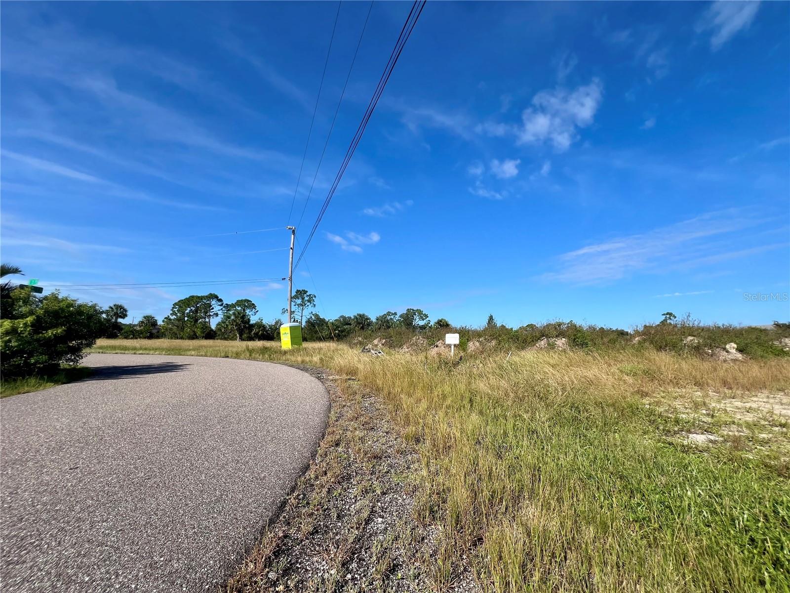 1515 NE 32ND LN, CAPE CORAL, FL — photo 3