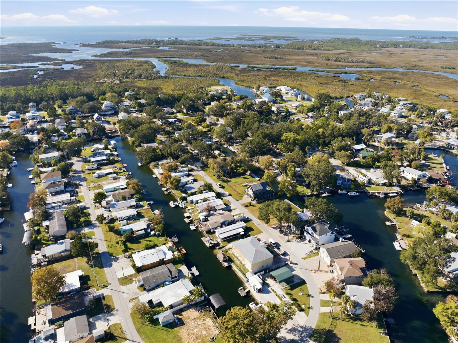 00 CIRCLE DR, WEEKI WACHEE, FL — photo 16
