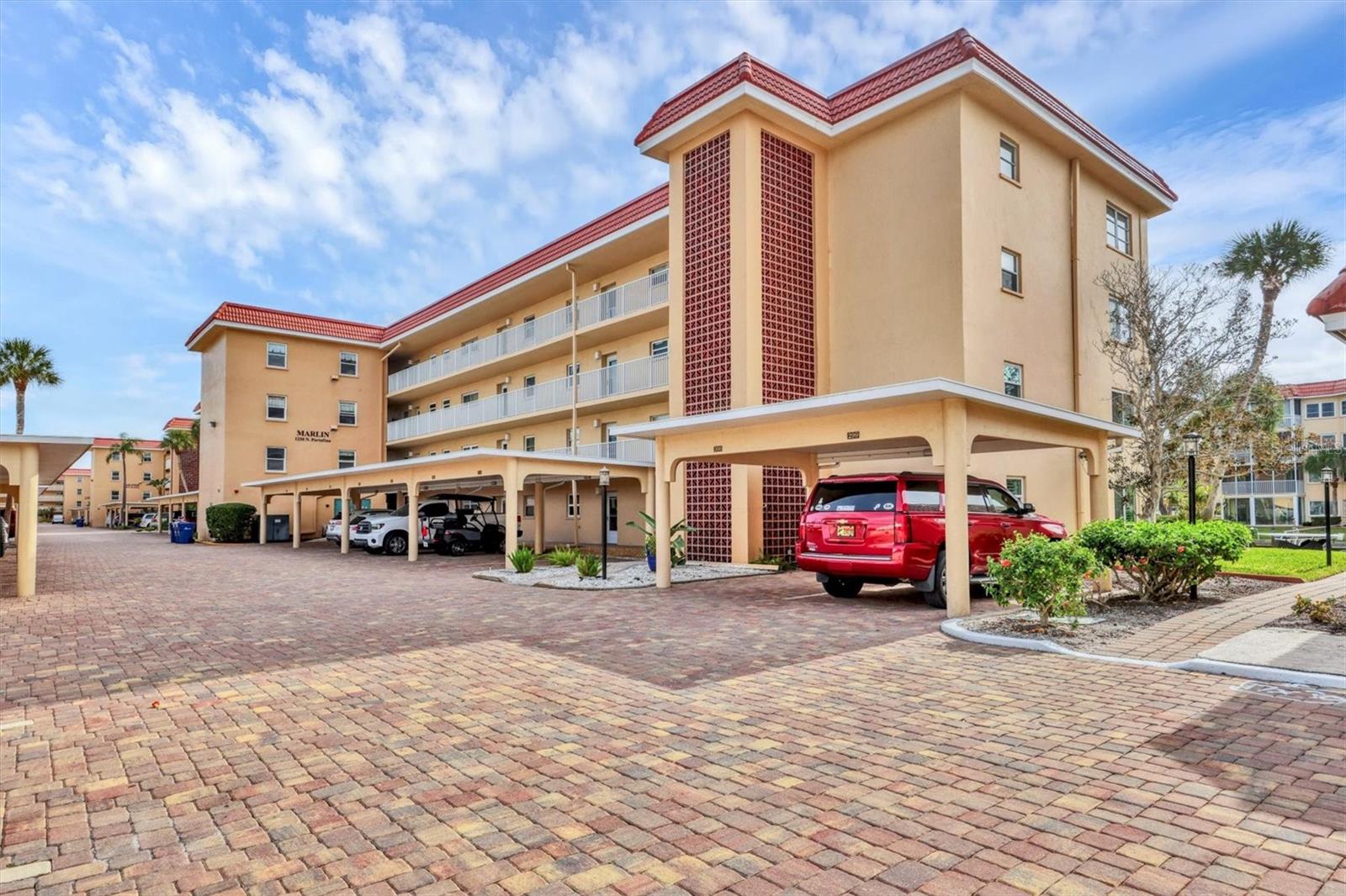 1250 N PORTOFINO DR #303, SARASOTA, FL