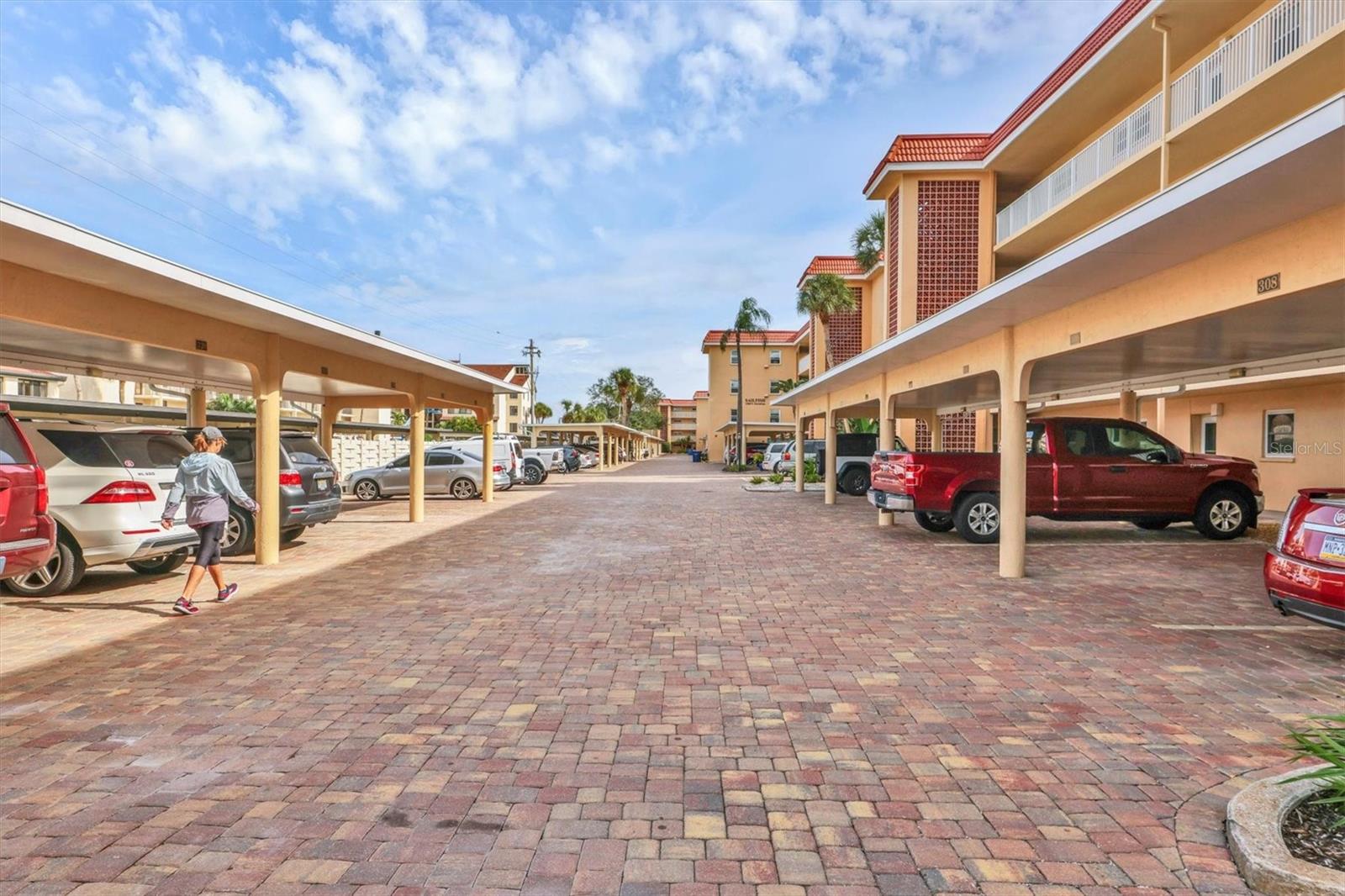 1250 N PORTOFINO DR #303, SARASOTA, FL — photo 2