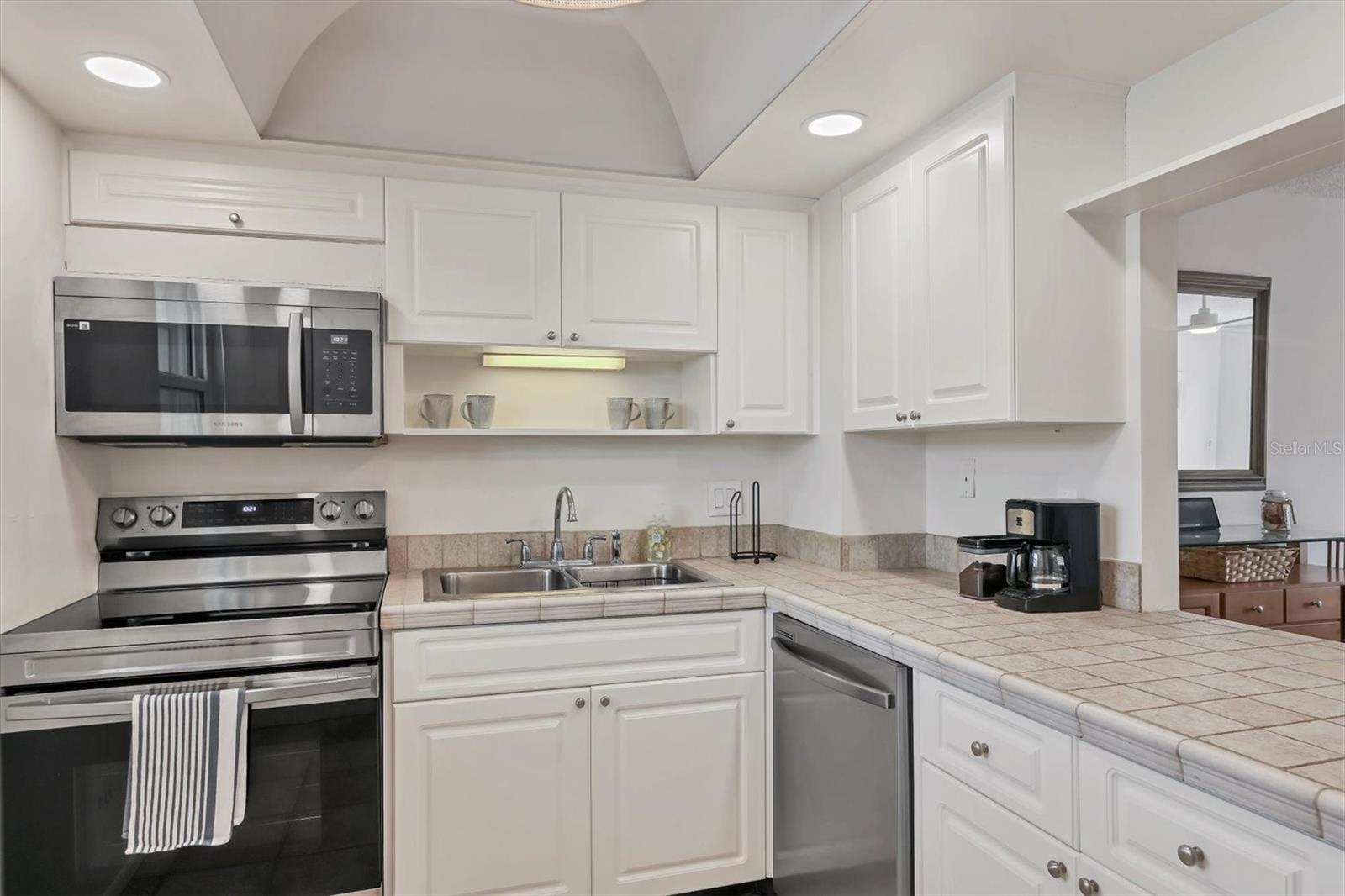 1250 N PORTOFINO DR #303, SARASOTA, FL — photo 9