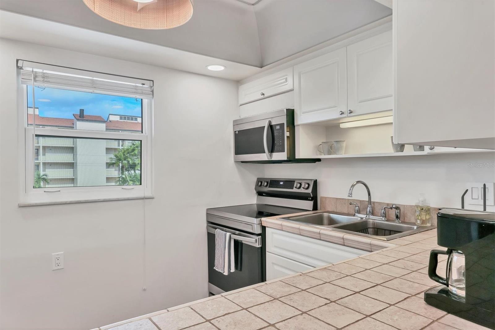 1250 N PORTOFINO DR #303, SARASOTA, FL — photo 10