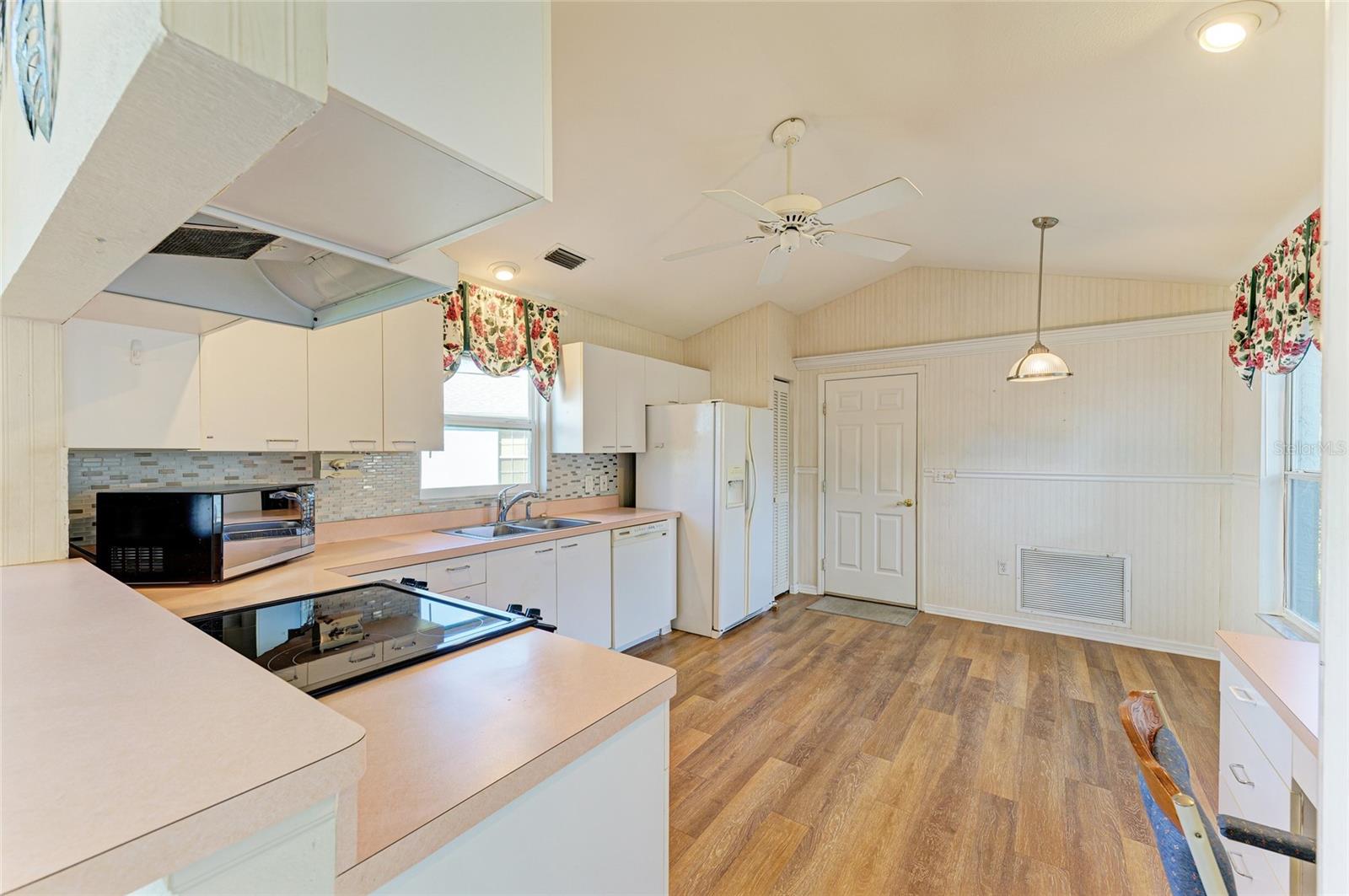 919 SPRING LAKES BLVD, BRADENTON, FL — photo 16