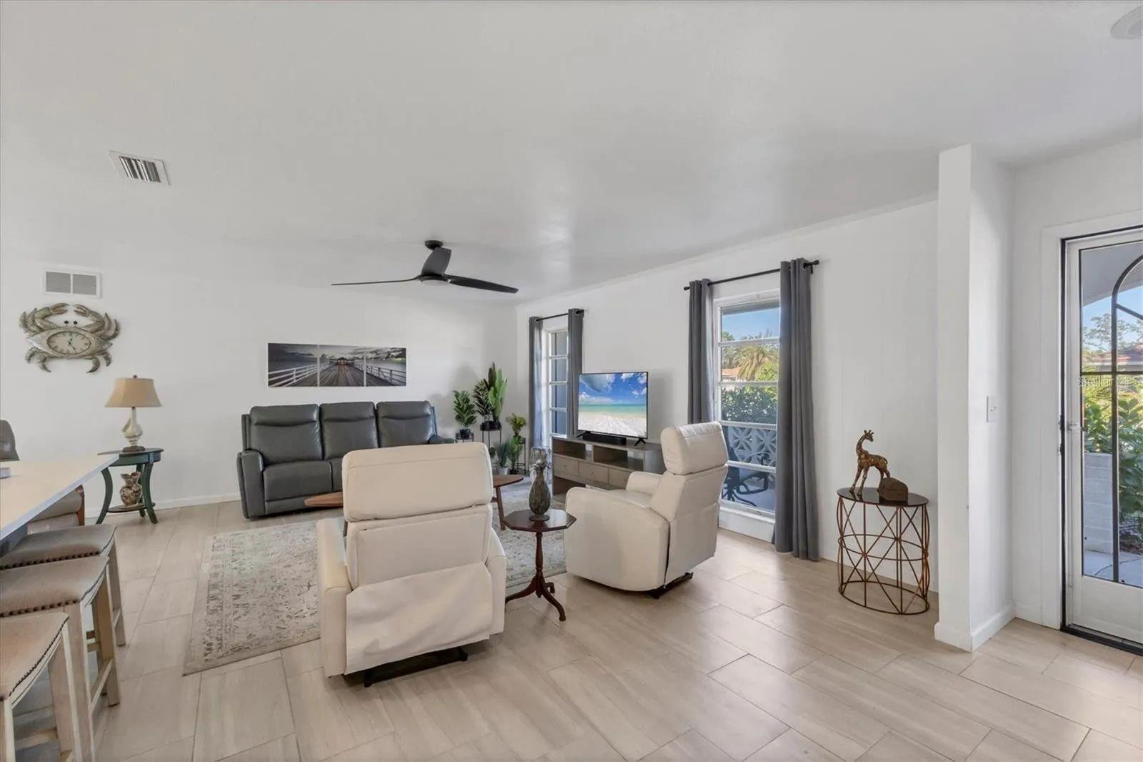 2410 CASS ST, SARASOTA, FL — photo 5