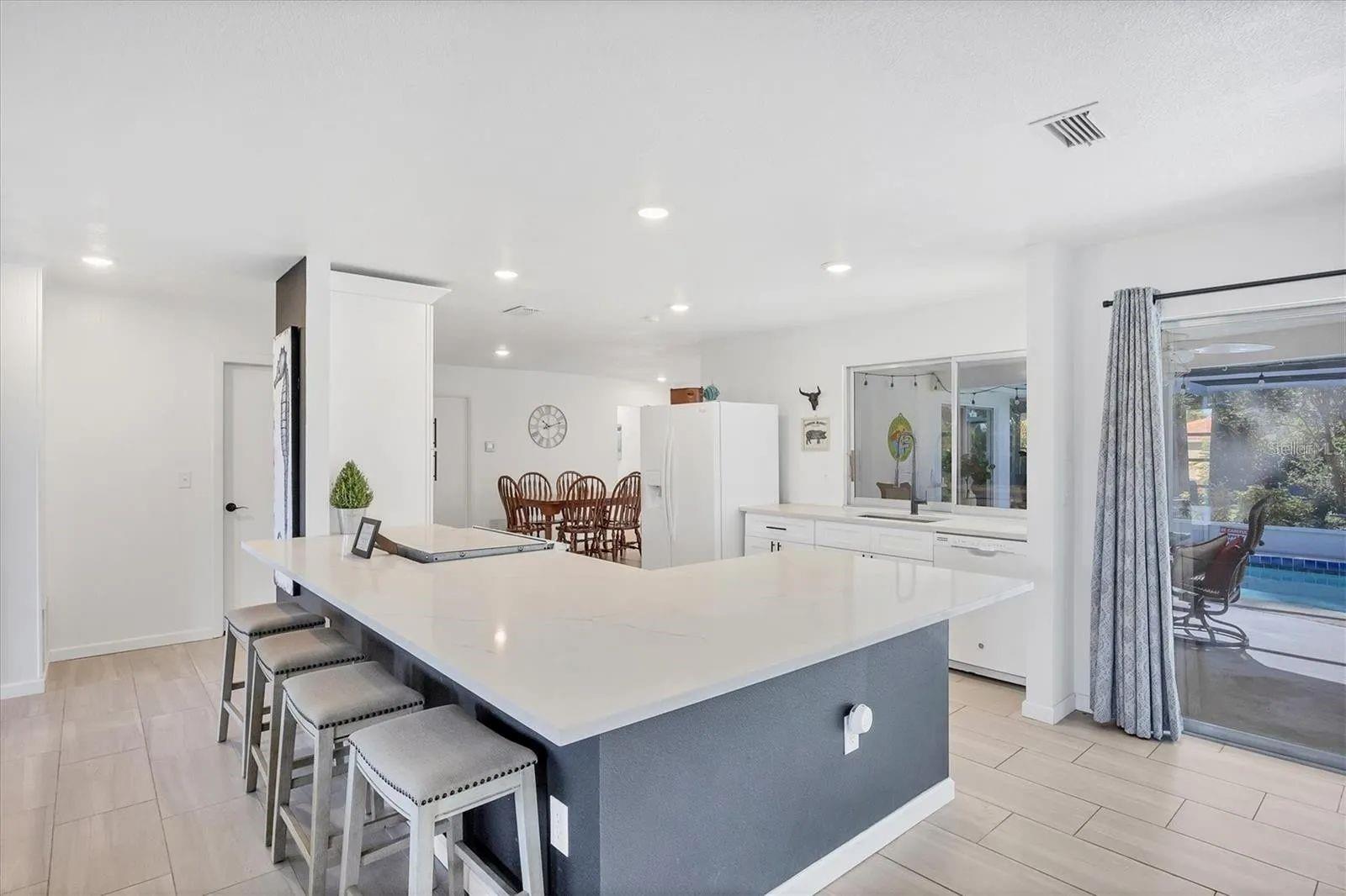 2410 CASS ST, SARASOTA, FL — photo 9