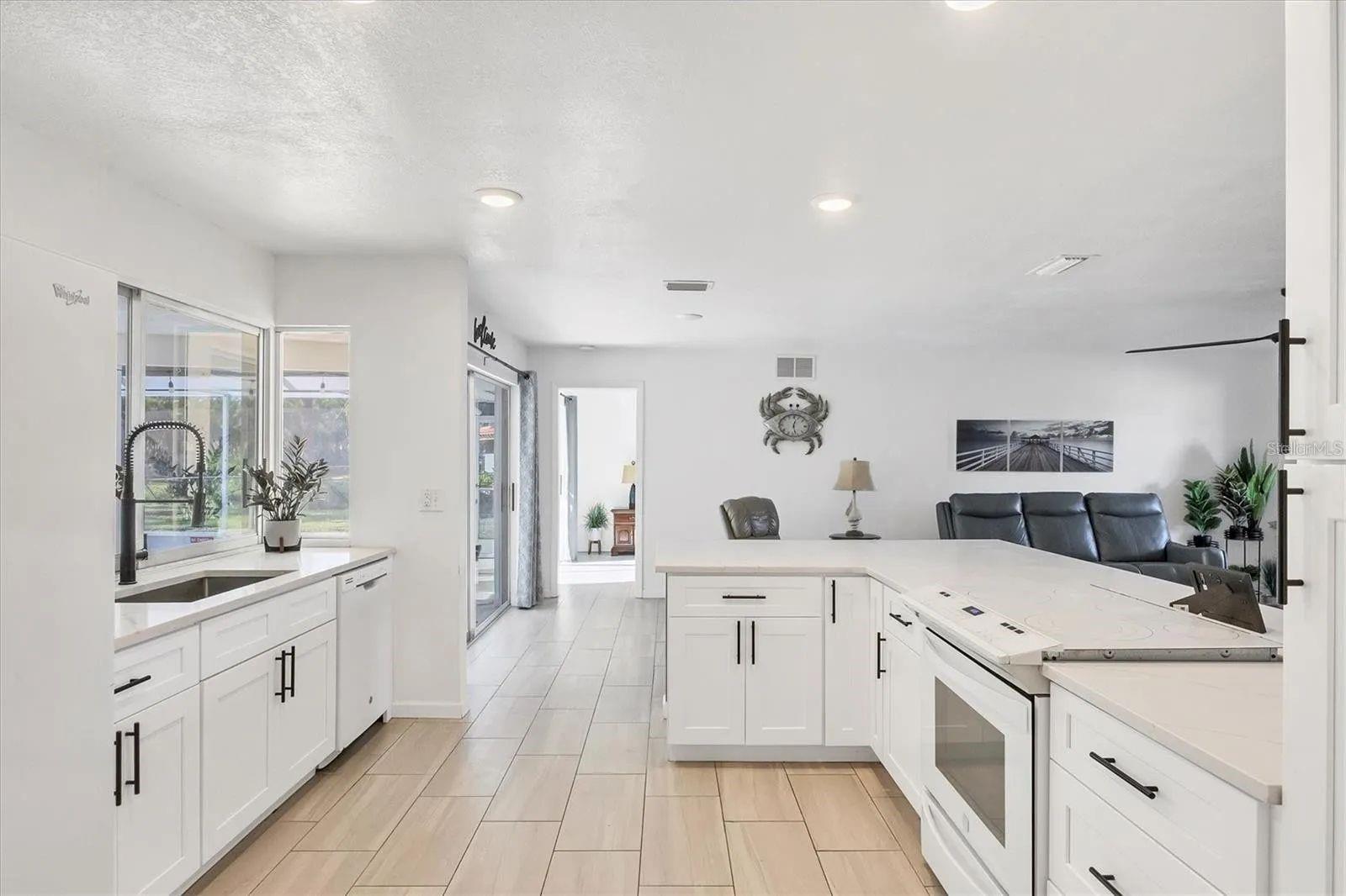 2410 CASS ST, SARASOTA, FL — photo 10