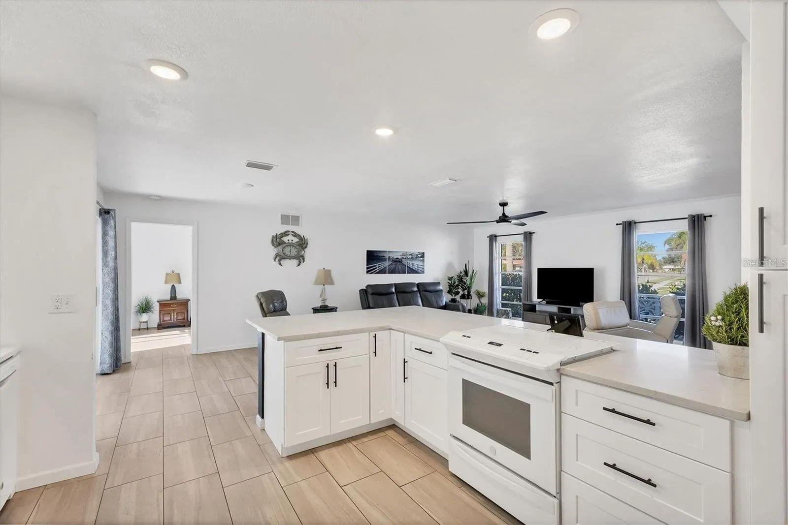 2410 CASS ST, SARASOTA, FL — photo 11