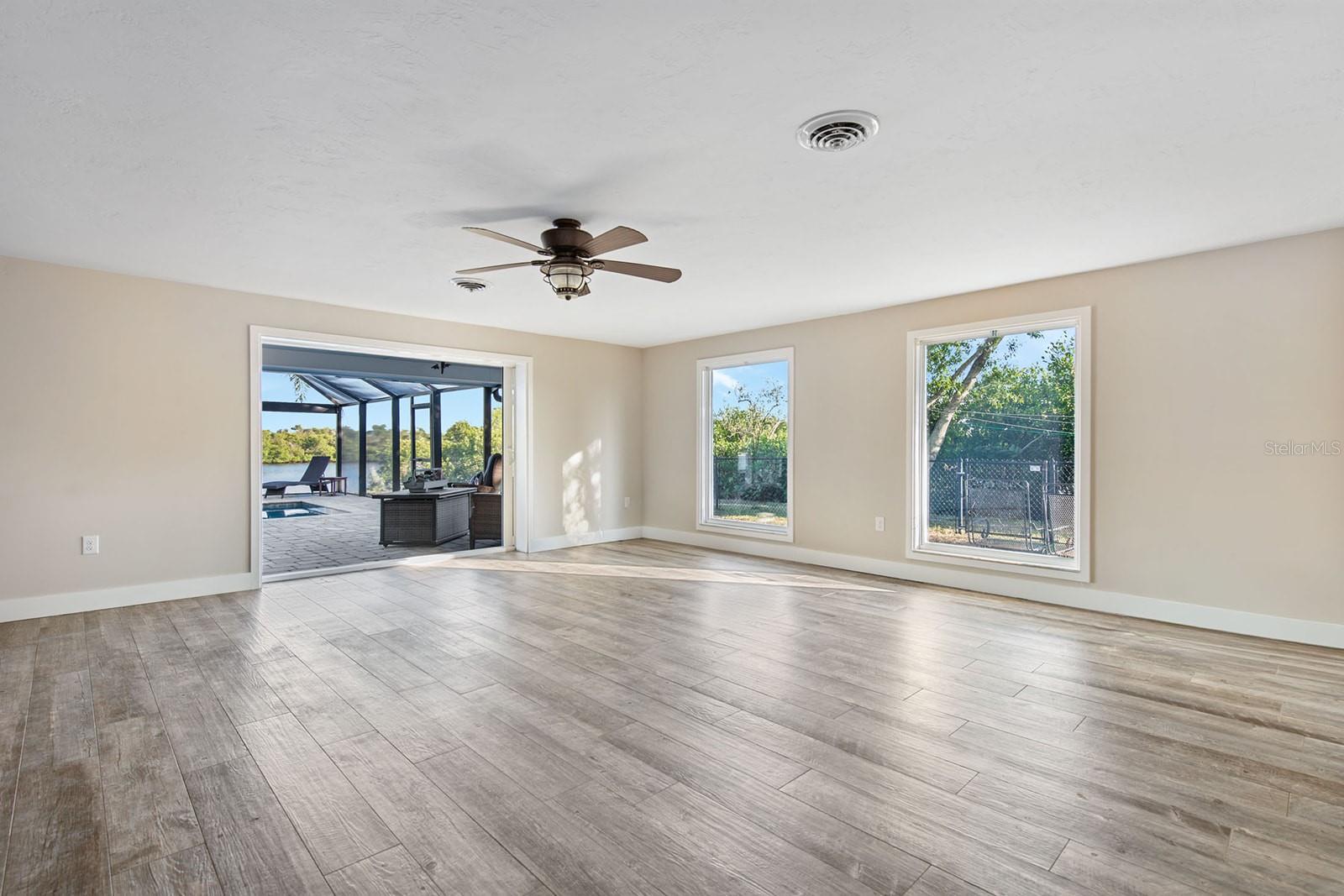 300 E BAY HEIGHTS AVE, ENGLEWOOD, FL — photo 8