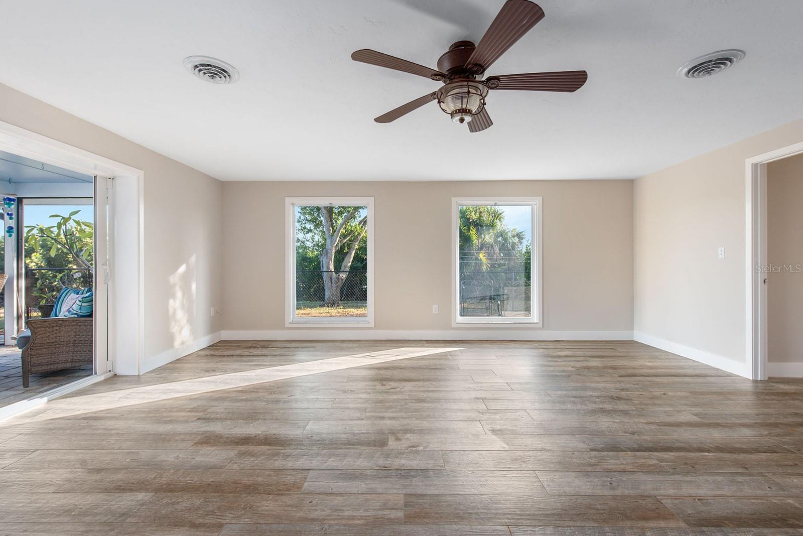 300 E BAY HEIGHTS AVE, ENGLEWOOD, FL — photo 9
