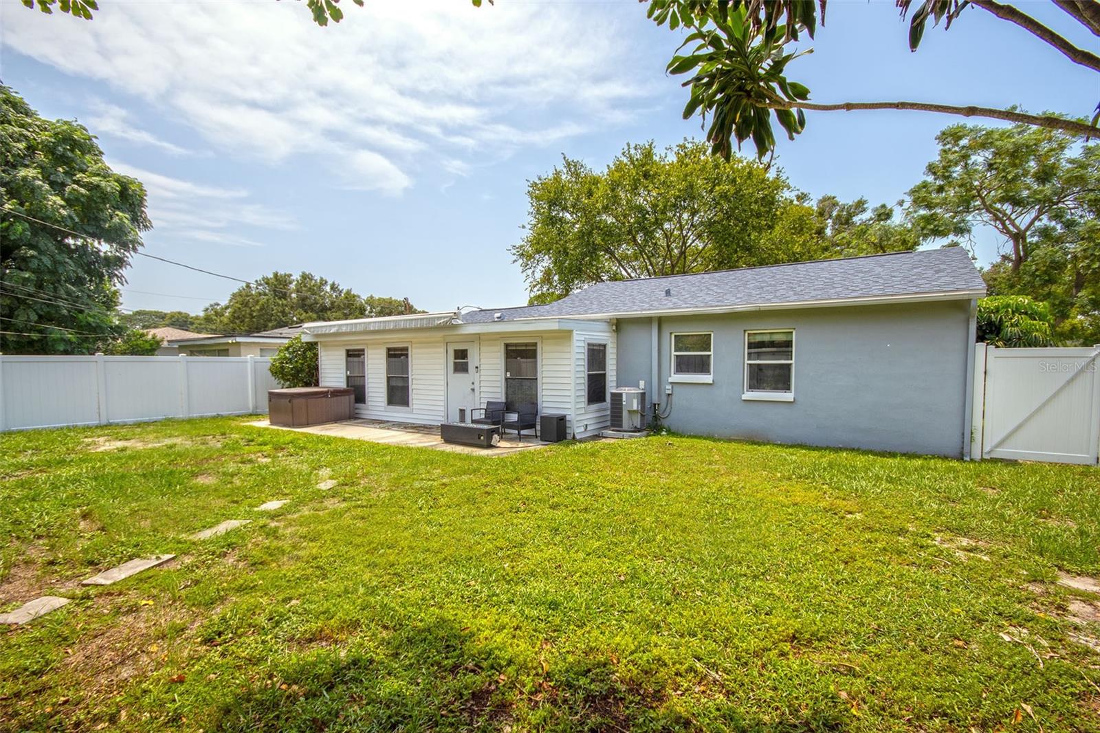 1725 BRADSHAW LN N, ST PETERSBURG, FL — photo 28