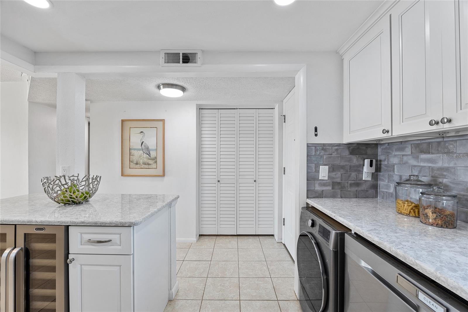 4775 COVE CIR #203, ST PETERSBURG, FL — photo 8