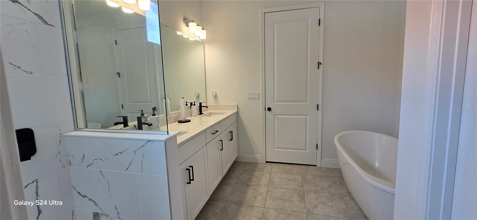 18410 BLUE HERON CIR, DEER ISLAND, FL — photo 129