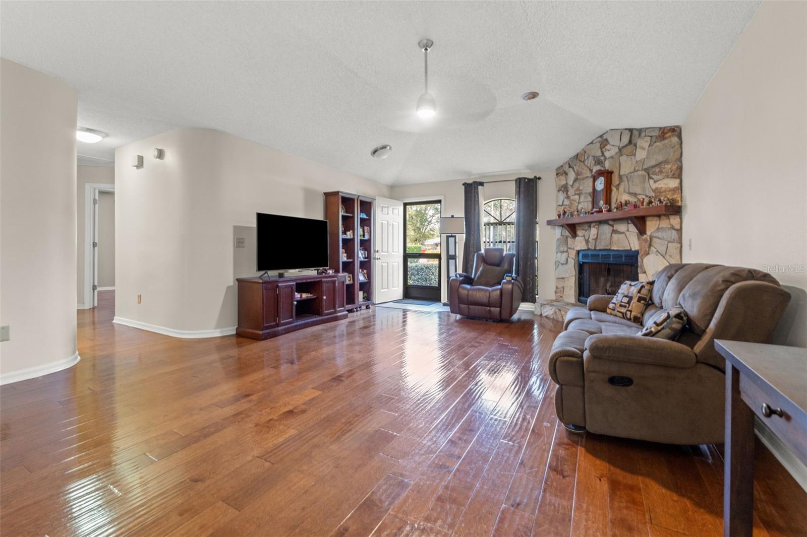 23315 CLUB VILLAS DR, LAND O LAKES, FL — photo 2