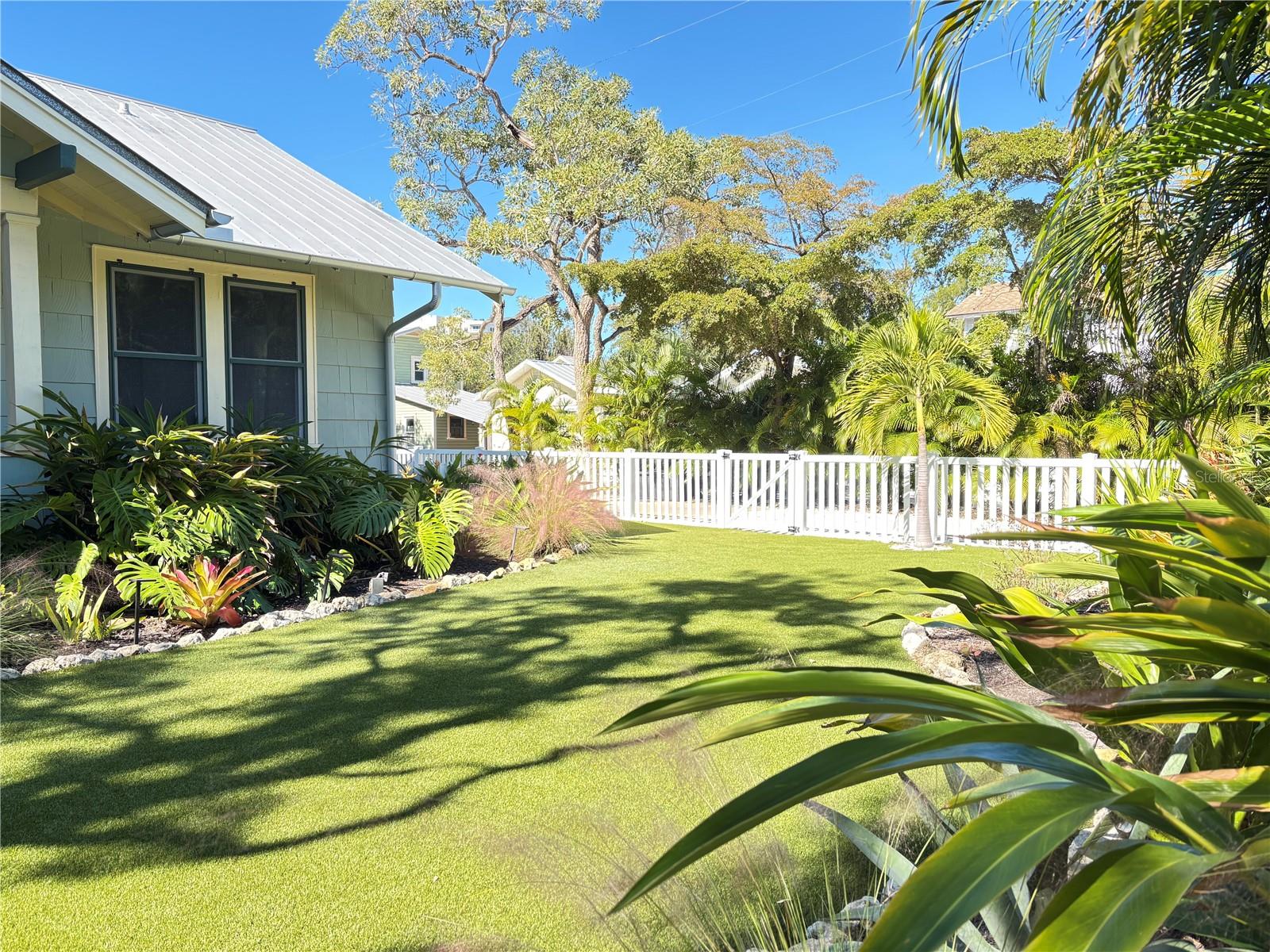 324 JULIA PL, SARASOTA, FL — photo 5