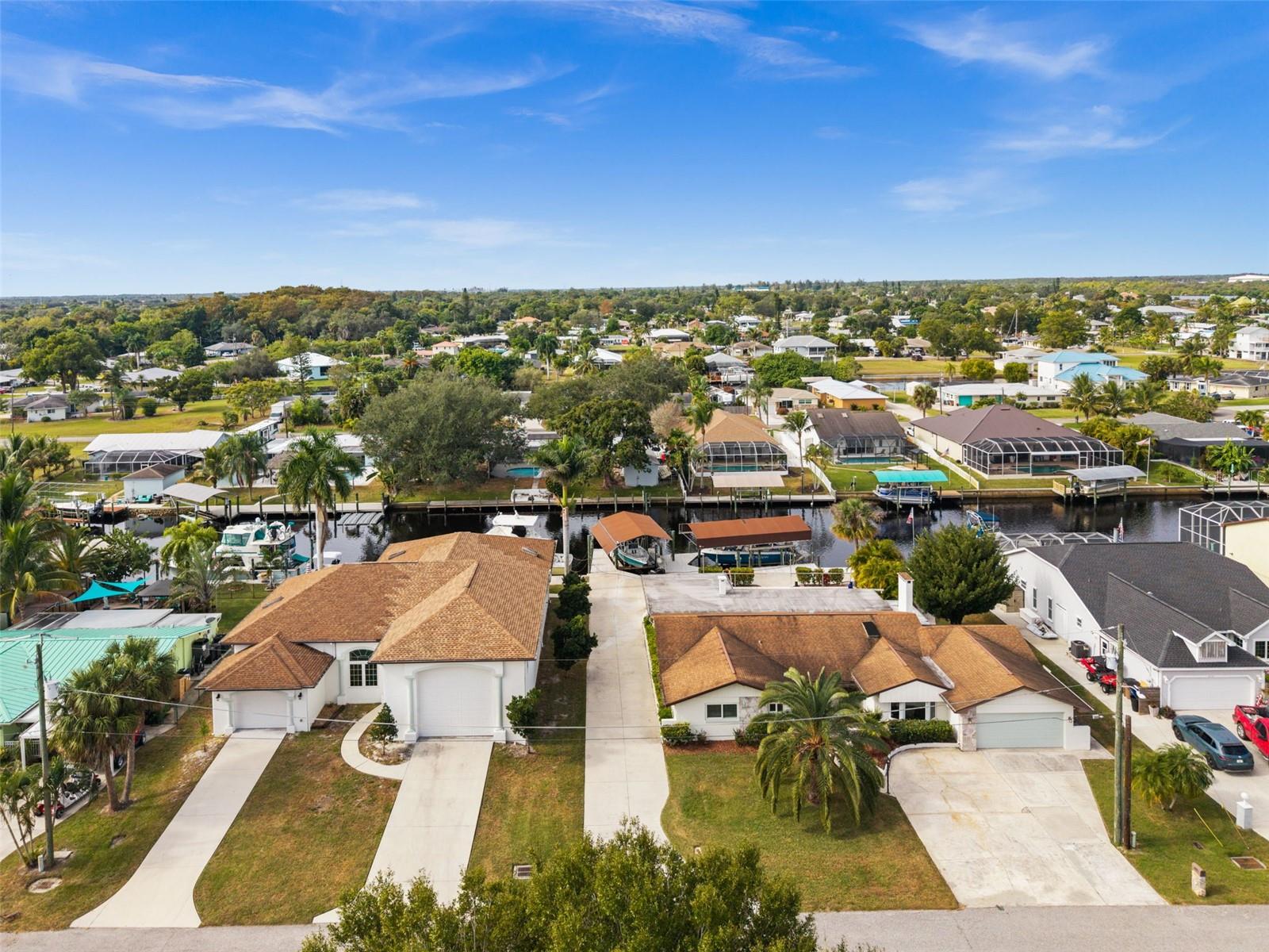 2129 W TOBAGO CIR, FORT MYERS, FL — photo 2