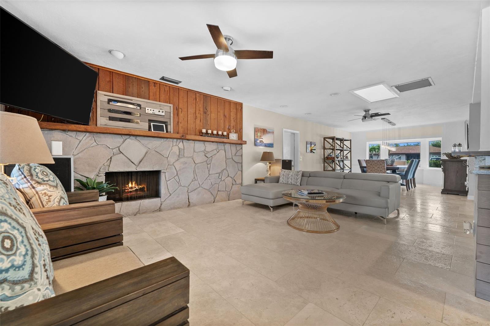 2129 W TOBAGO CIR, FORT MYERS, FL — photo 10
