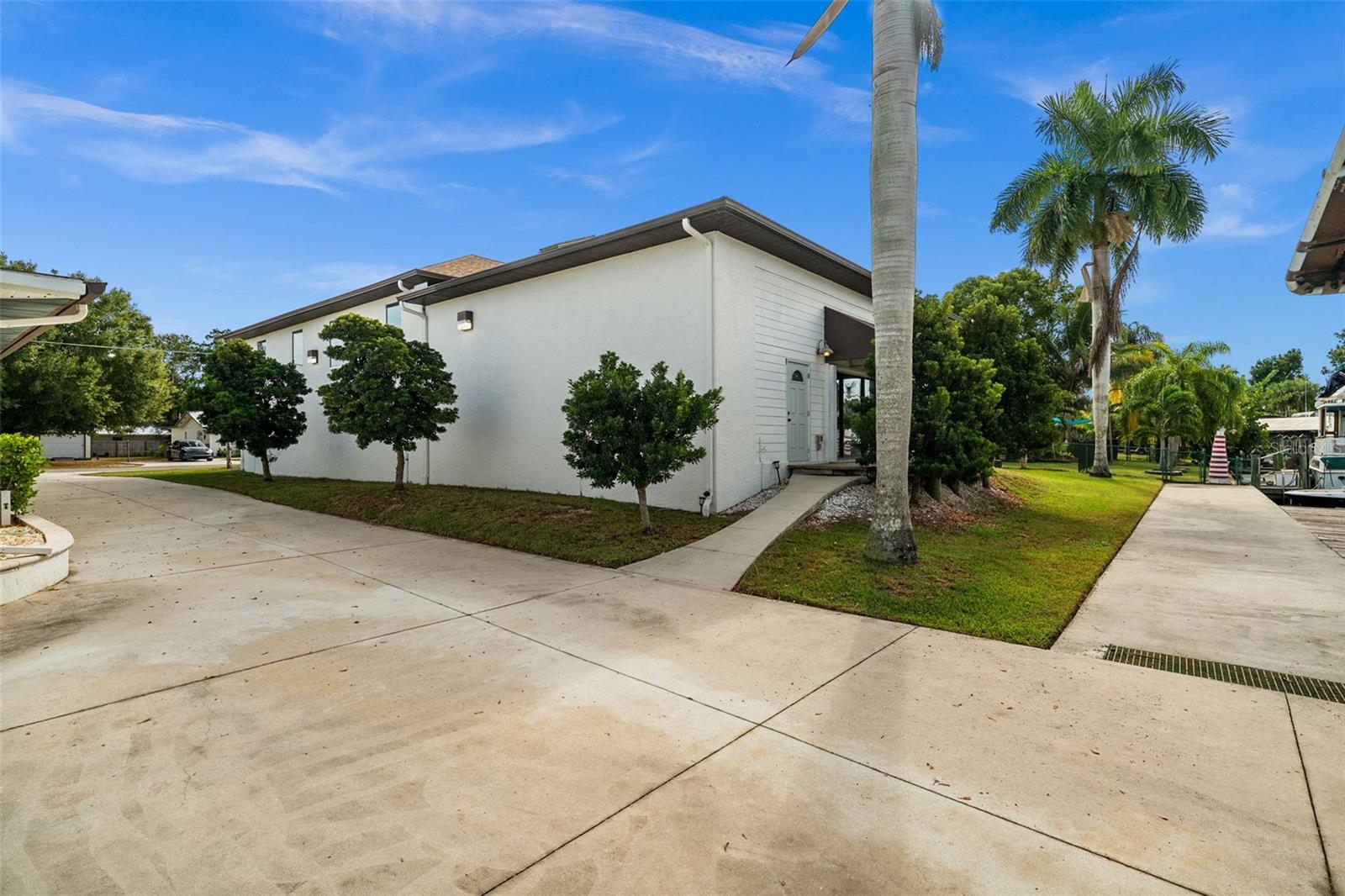 2129 W TOBAGO CIR, FORT MYERS, FL — photo 39