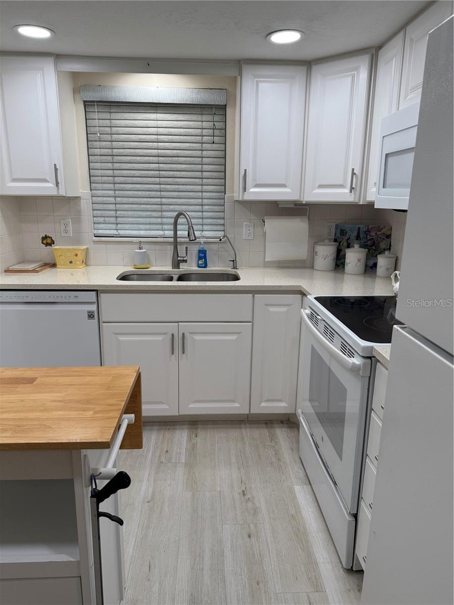1100 E BAY DR #95, LARGO, FL — photo 8