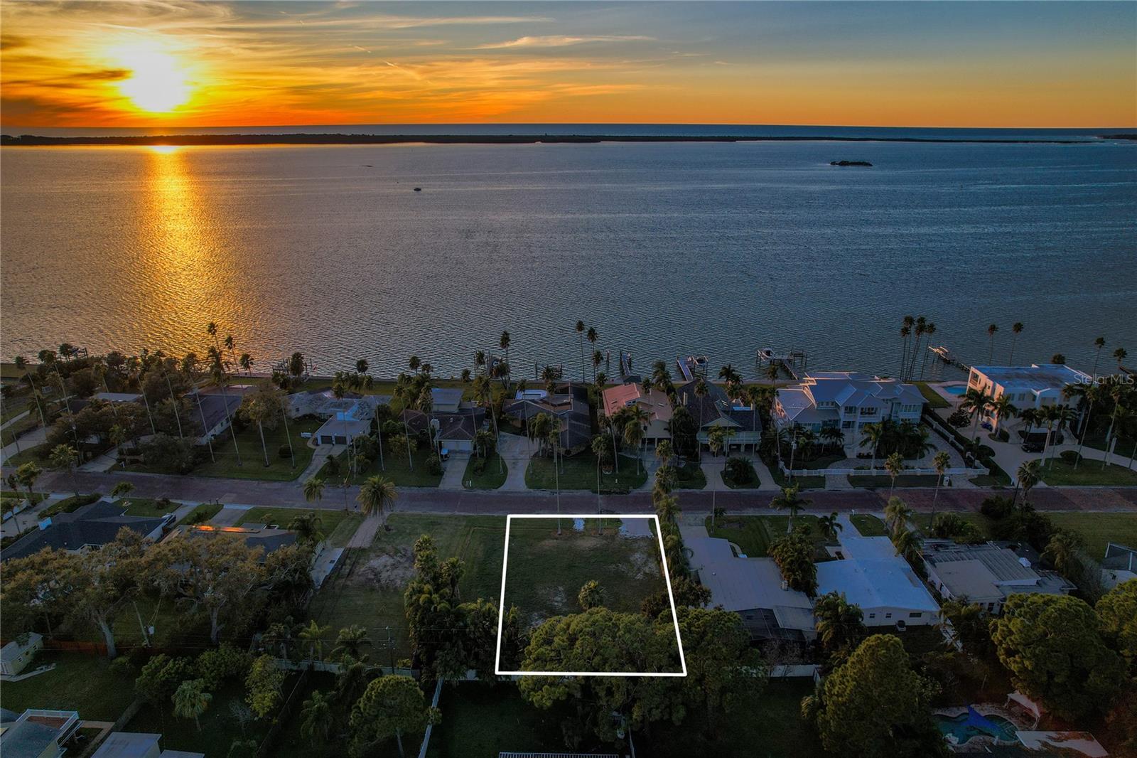 1645 SANTA BARBARA DR, DUNEDIN, FL — photo 2