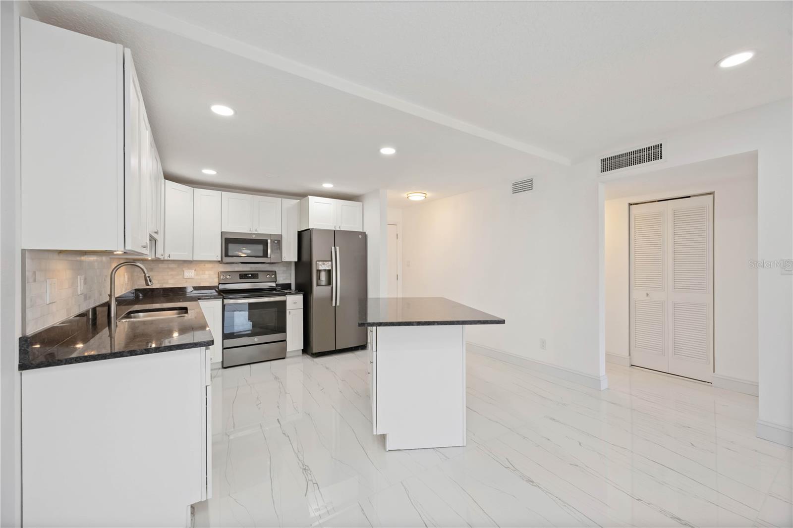 9608 VALENCIA CV, BRADENTON, FL — photo 13