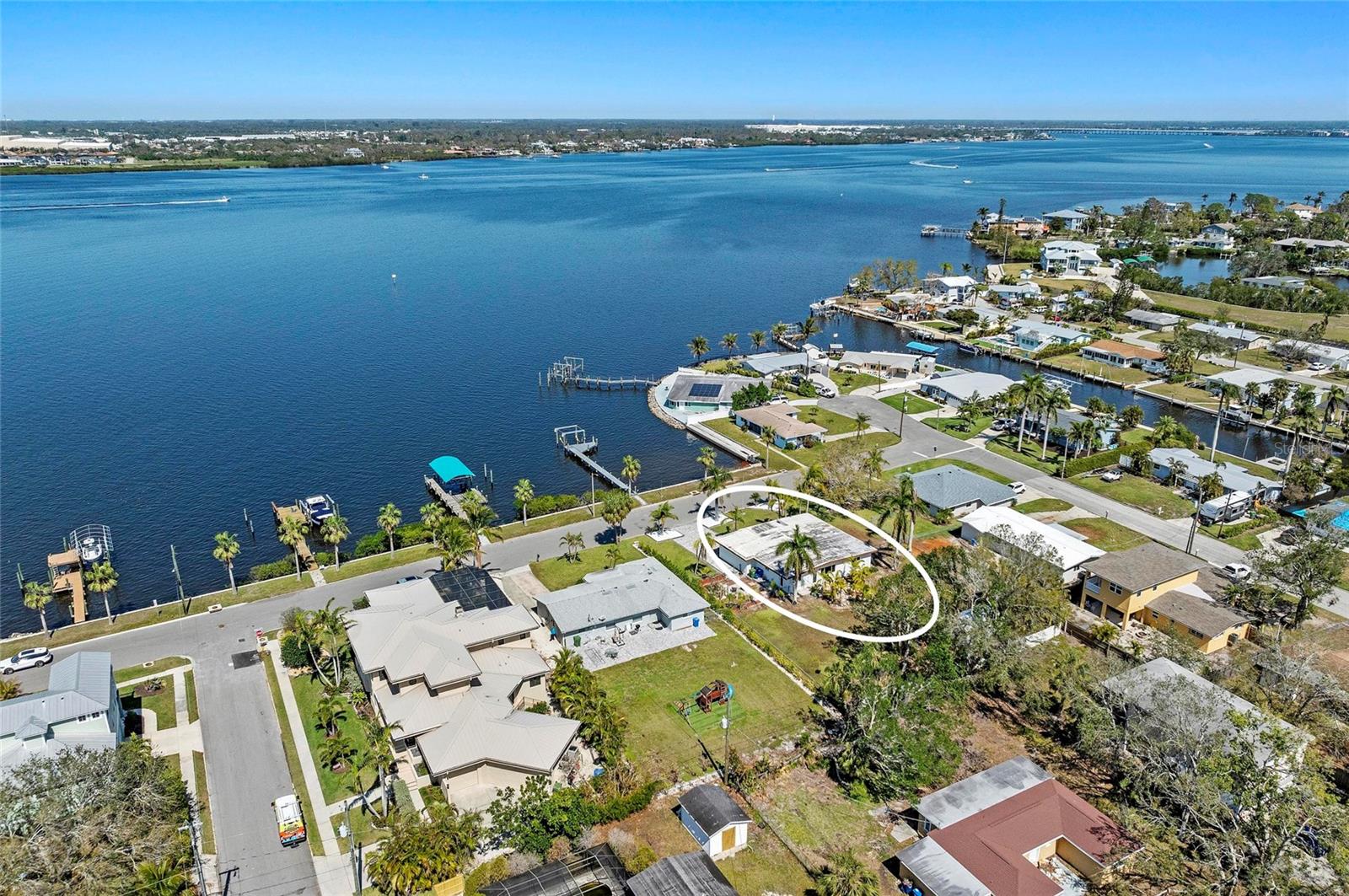 2014 RIVERSIDE DR E, BRADENTON, FL — photo 2