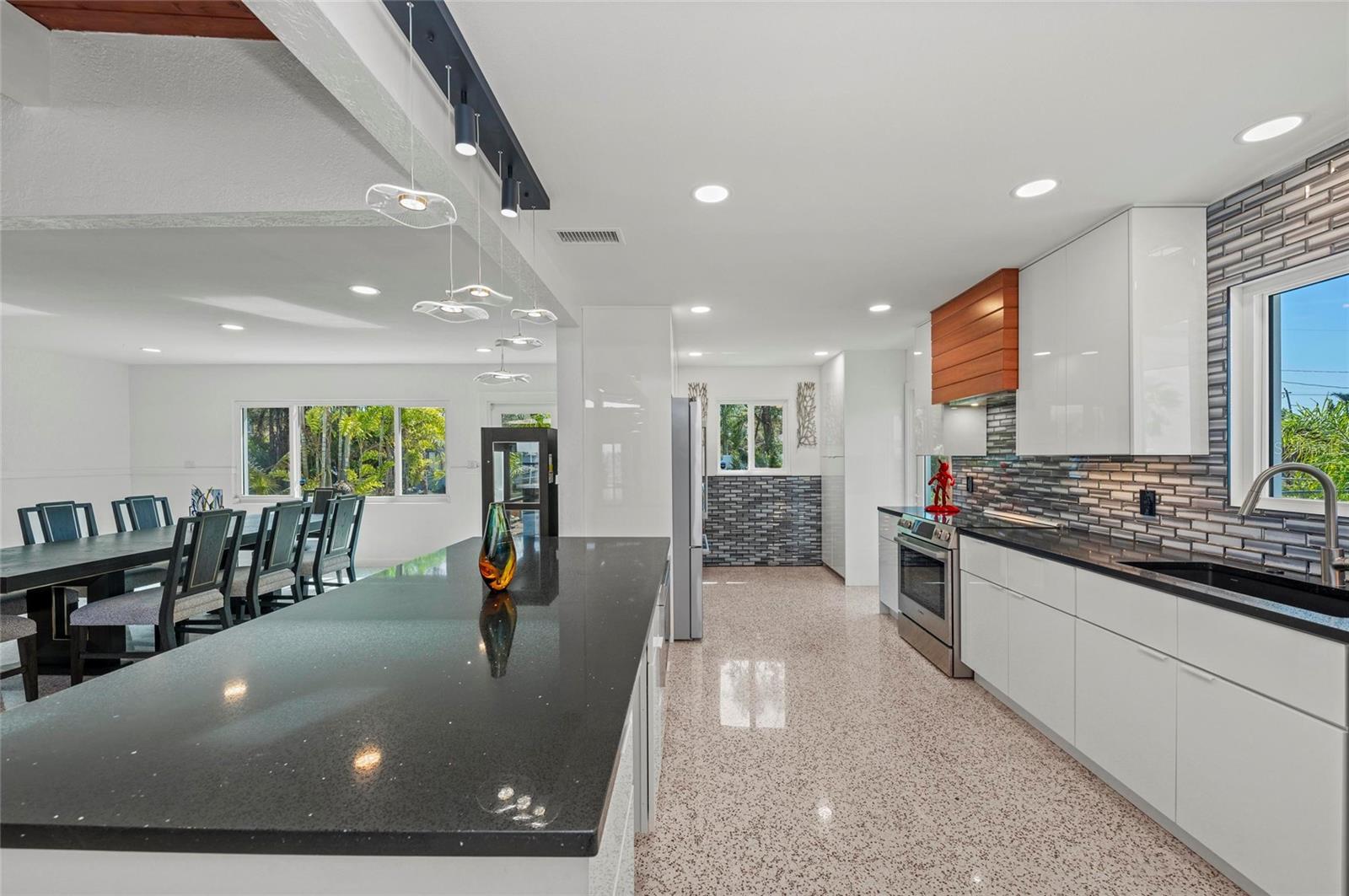 2014 RIVERSIDE DR E, BRADENTON, FL — photo 31