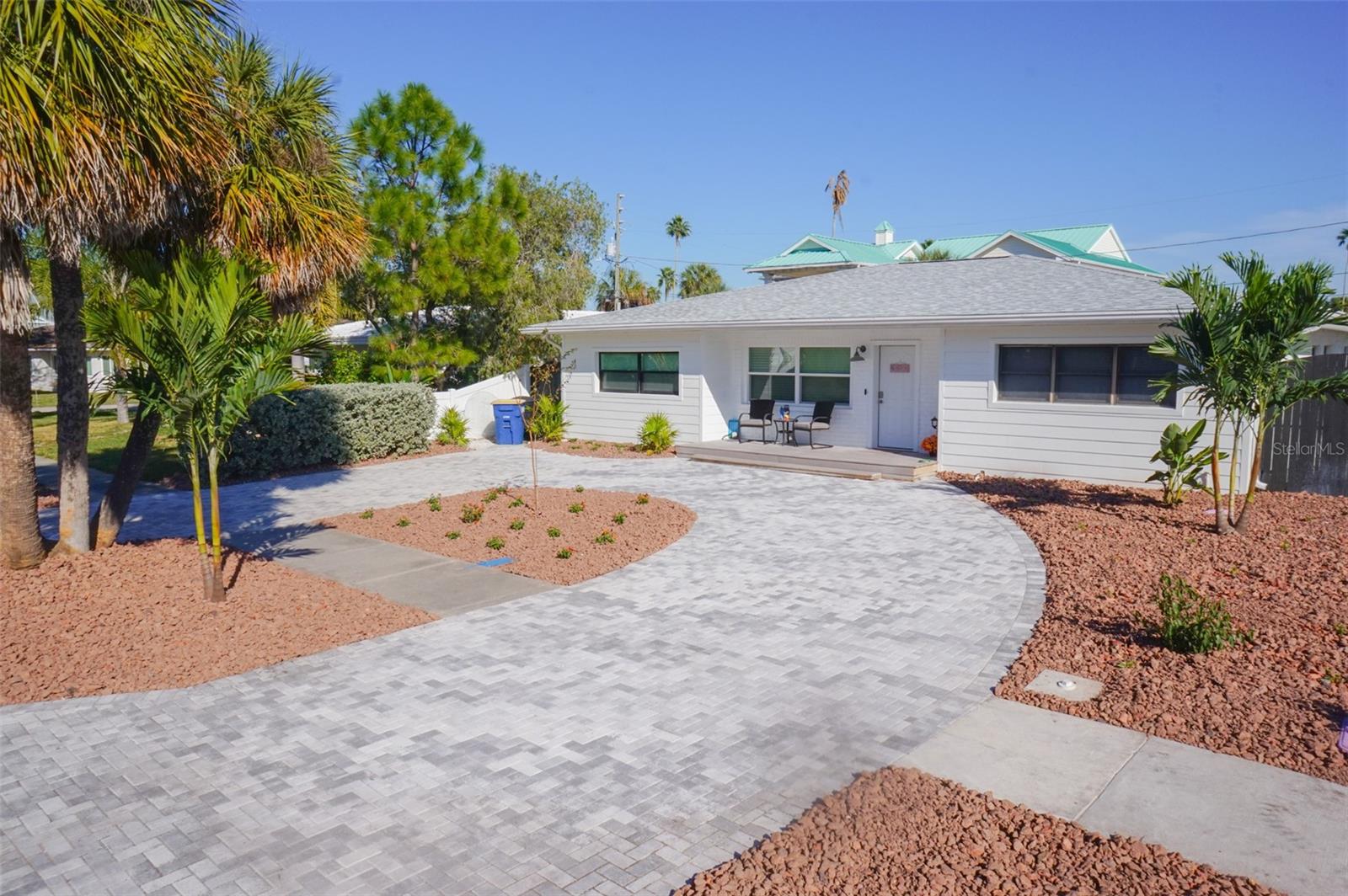 929 LANTANA AVE, CLEARWATER BEACH, FL