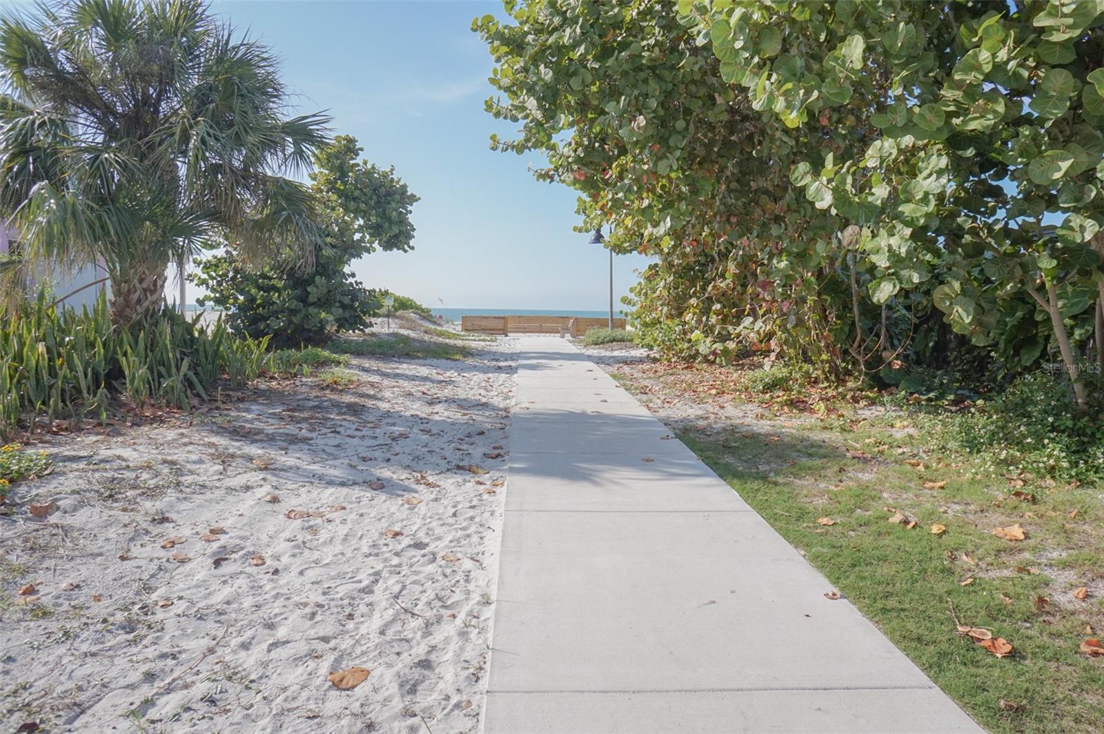 929 LANTANA AVE, CLEARWATER BEACH, FL — photo 37