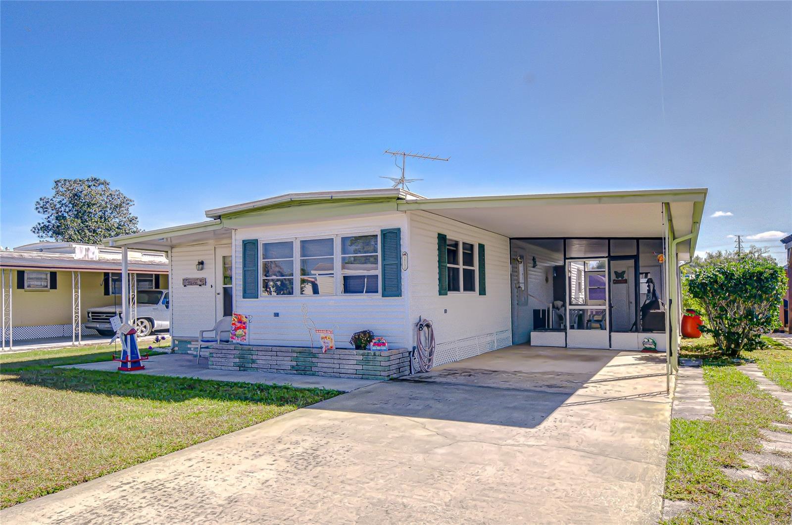35132 ZEPHYR SHORES DR, ZEPHYRHILLS, FL — photo 2