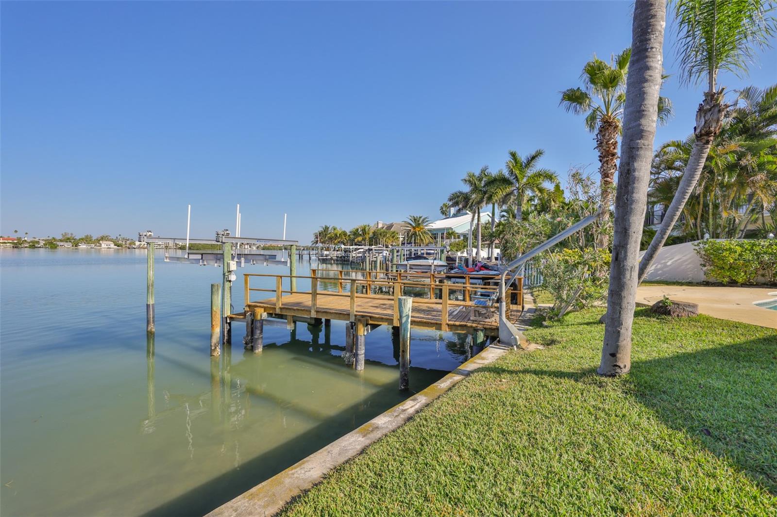 410 HARBOR DR N, INDIAN ROCKS BEACH, FL — photo 11