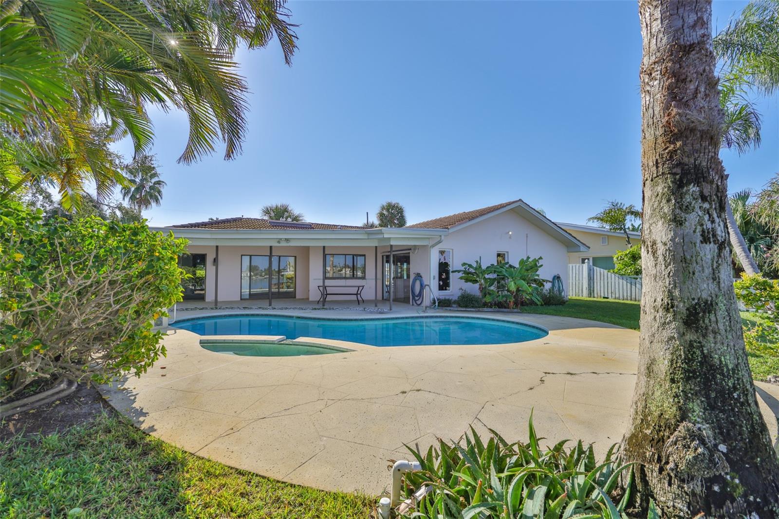 410 HARBOR DR N, INDIAN ROCKS BEACH, FL — photo 12