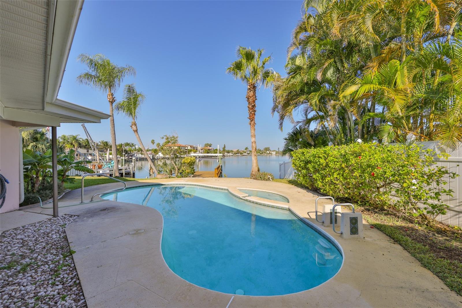 410 HARBOR DR N, INDIAN ROCKS BEACH, FL — photo 14