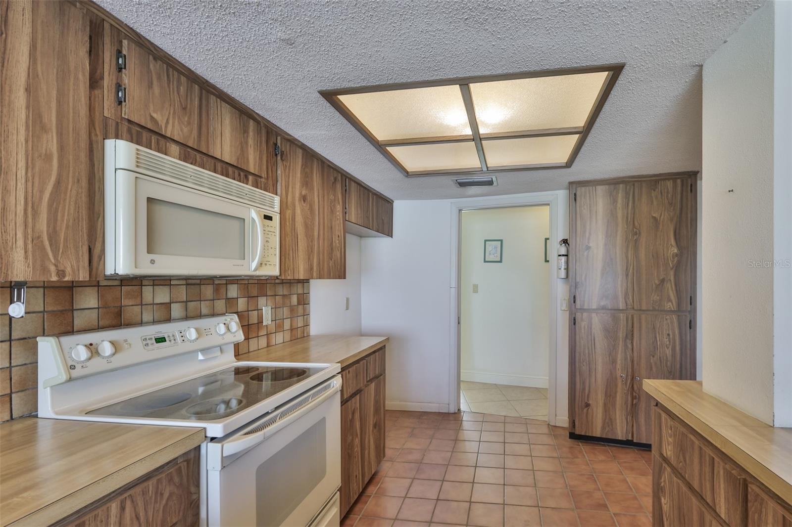 410 HARBOR DR N, INDIAN ROCKS BEACH, FL — photo 29