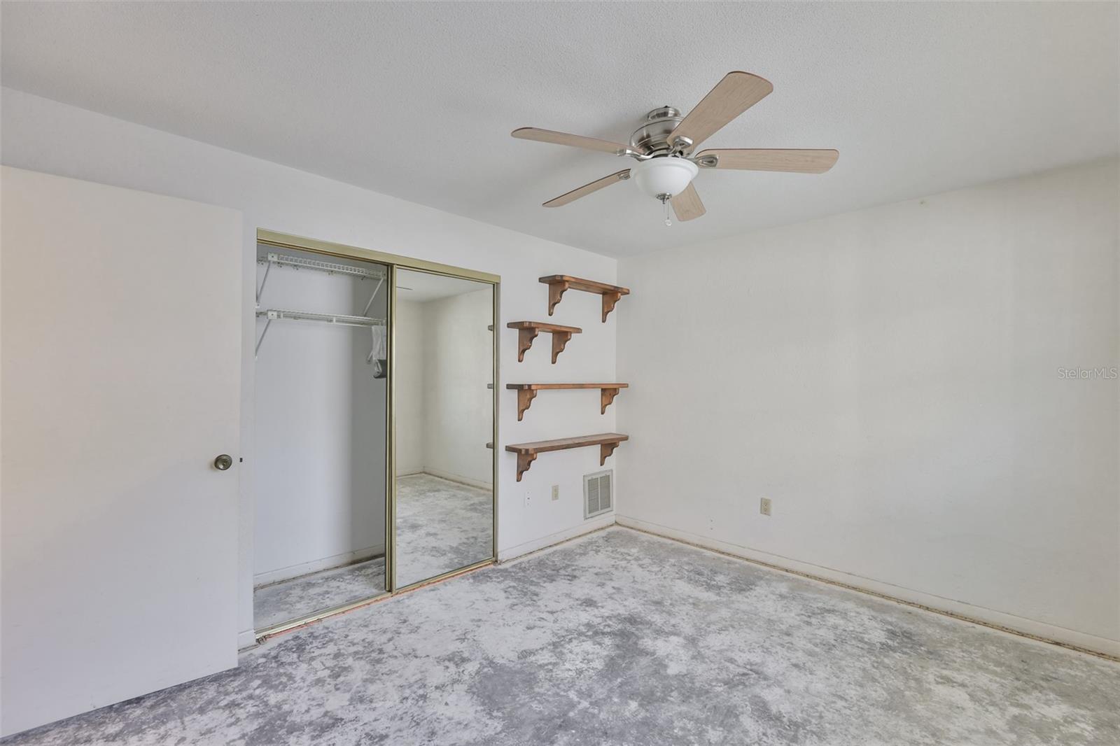 410 HARBOR DR N, INDIAN ROCKS BEACH, FL — photo 32