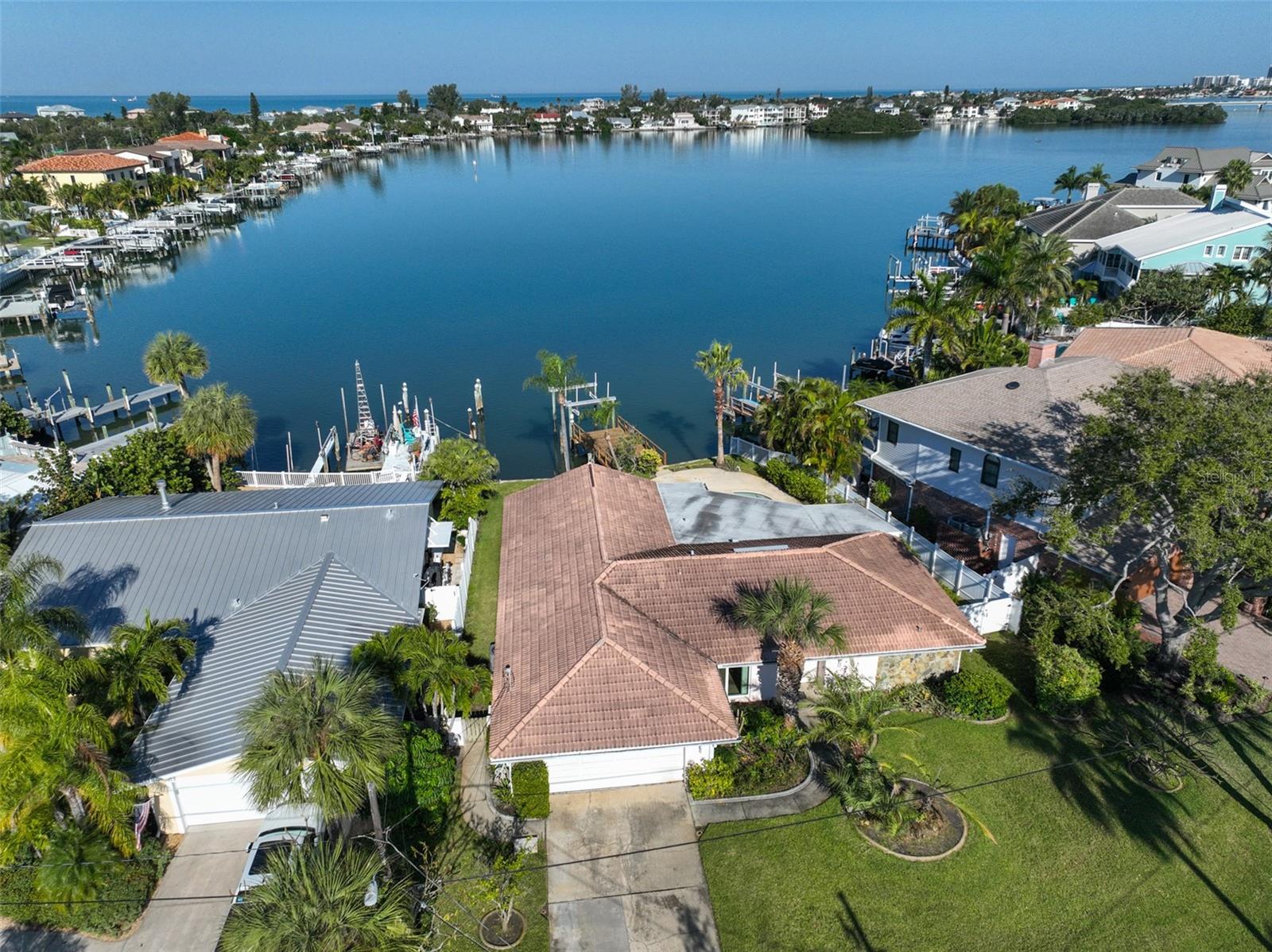 410 HARBOR DR N, INDIAN ROCKS BEACH, FL — photo 38