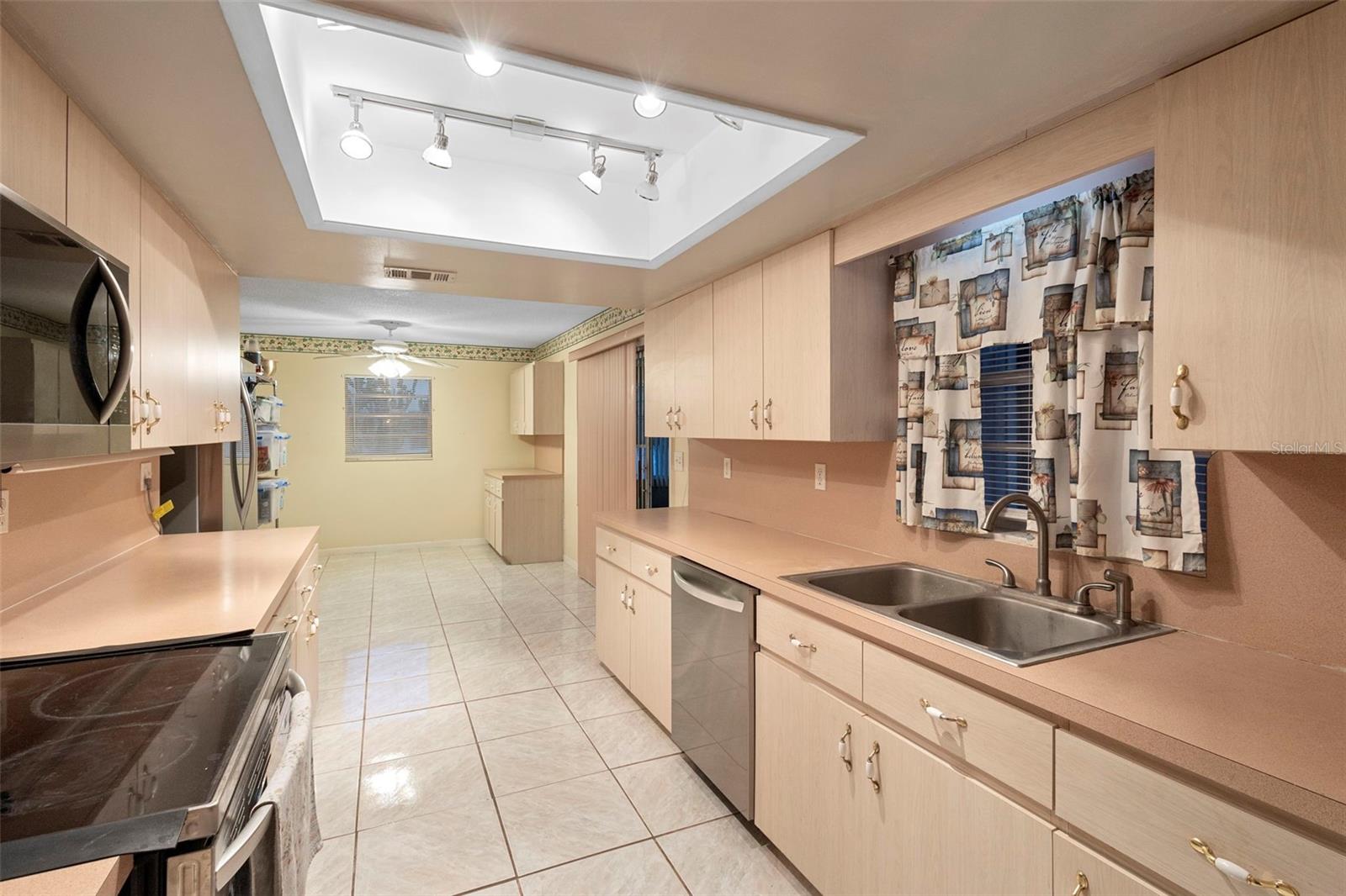 630 GRAND PLAZA DR, ORANGE CITY, FL — photo 4