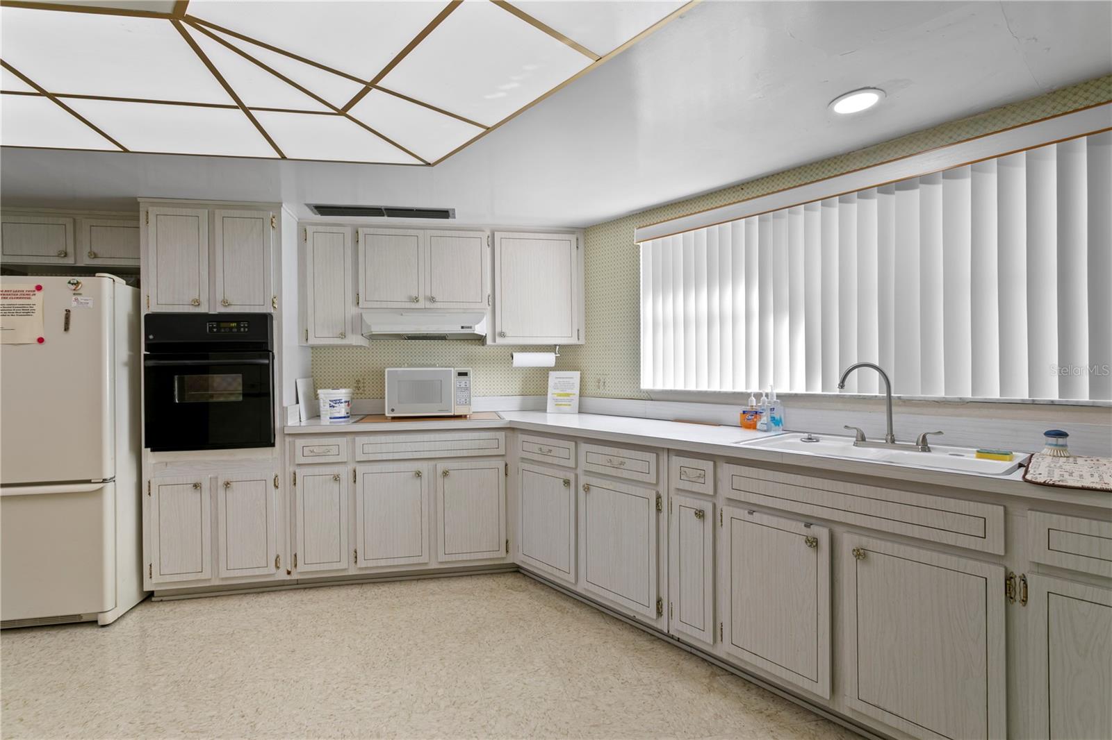 1601 43RD ST N #220, ST PETERSBURG, FL — photo 41