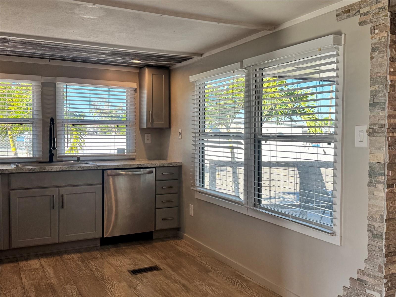 2216 PENNSYLVANIA AVE, BRADENTON, FL — photo 9