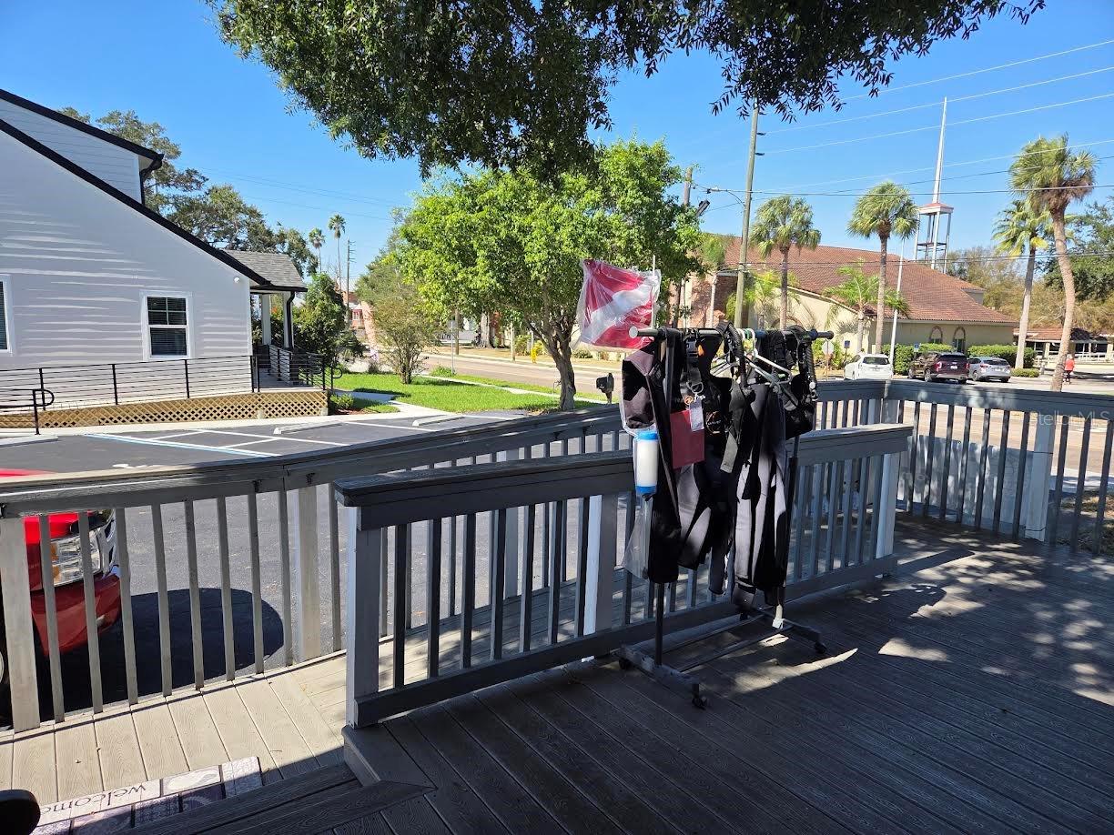 528 E TARPON AVE, TARPON SPRINGS, FL — photo 4