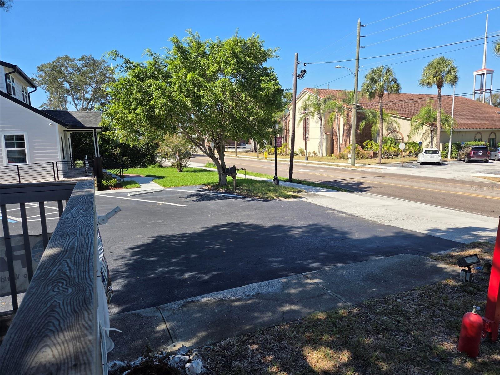 528 E TARPON AVE, TARPON SPRINGS, FL — photo 5