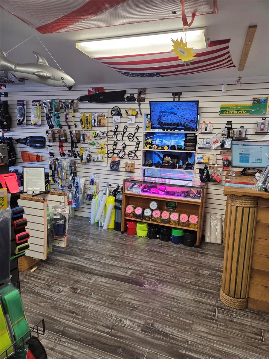 528 E TARPON AVE, TARPON SPRINGS, FL — photo 12