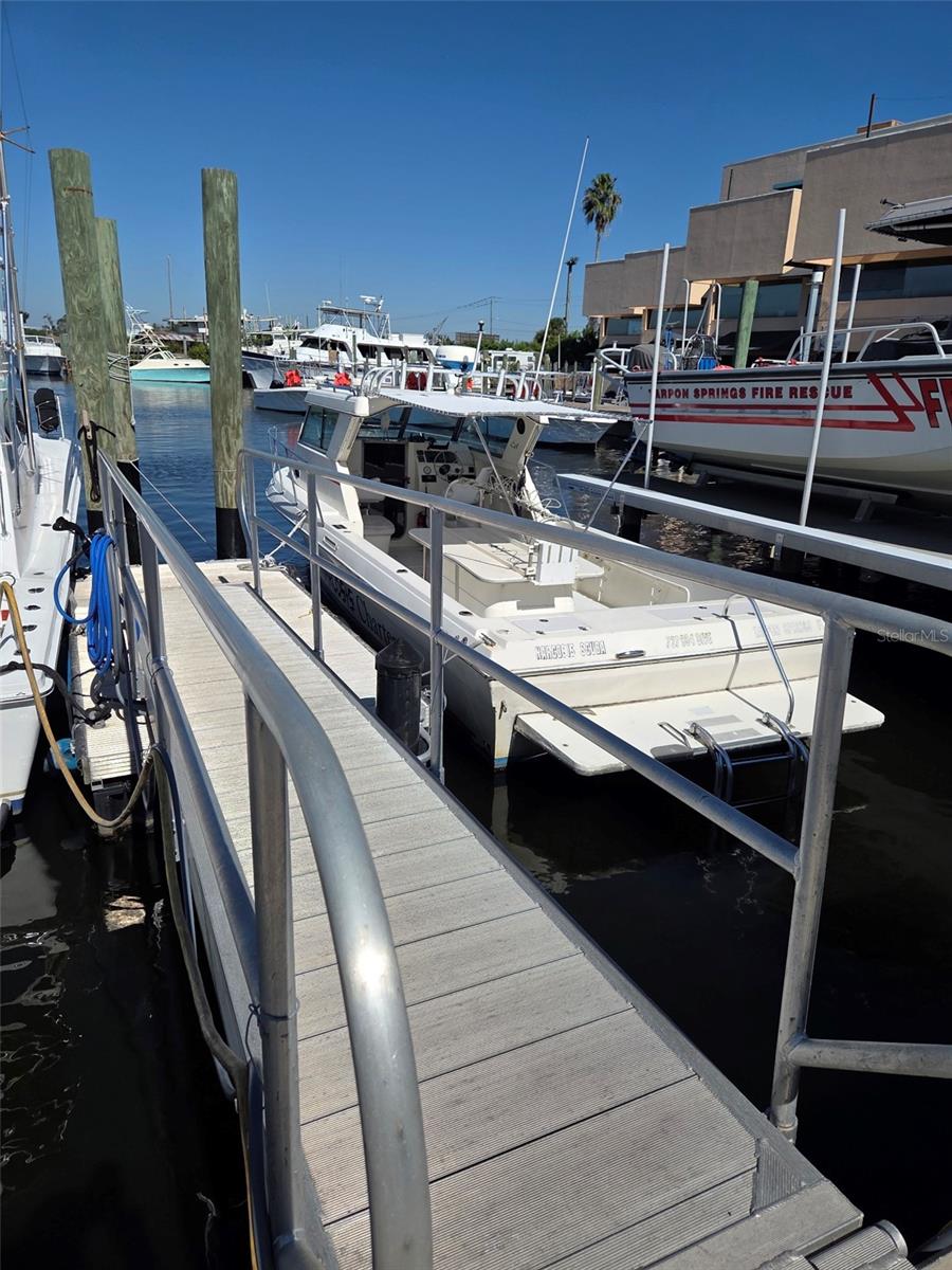 528 E TARPON AVE, TARPON SPRINGS, FL — photo 19
