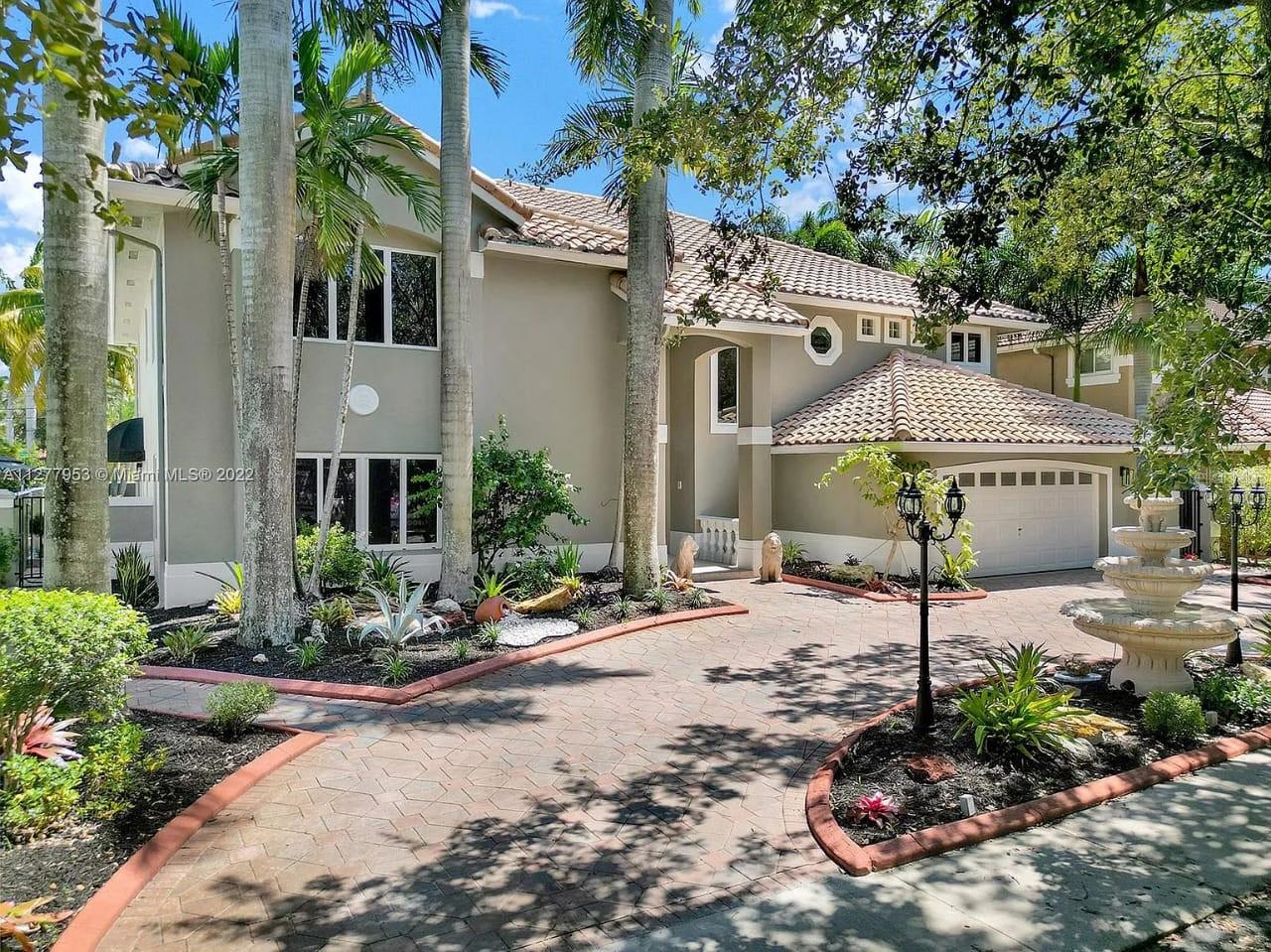 15945 NW 82ND CT, MIAMI LAKES, FL