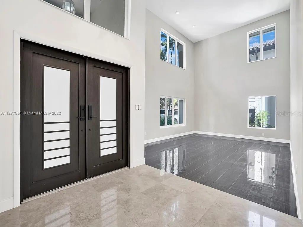 15945 NW 82ND CT, MIAMI LAKES, FL — photo 4