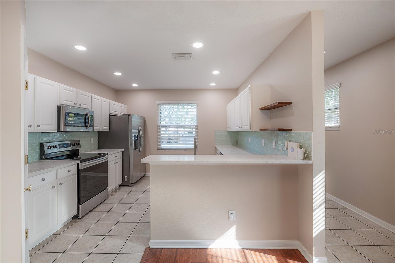 4930 ELIZABETH ANNE CIR, TAMPA, FL — photo 8