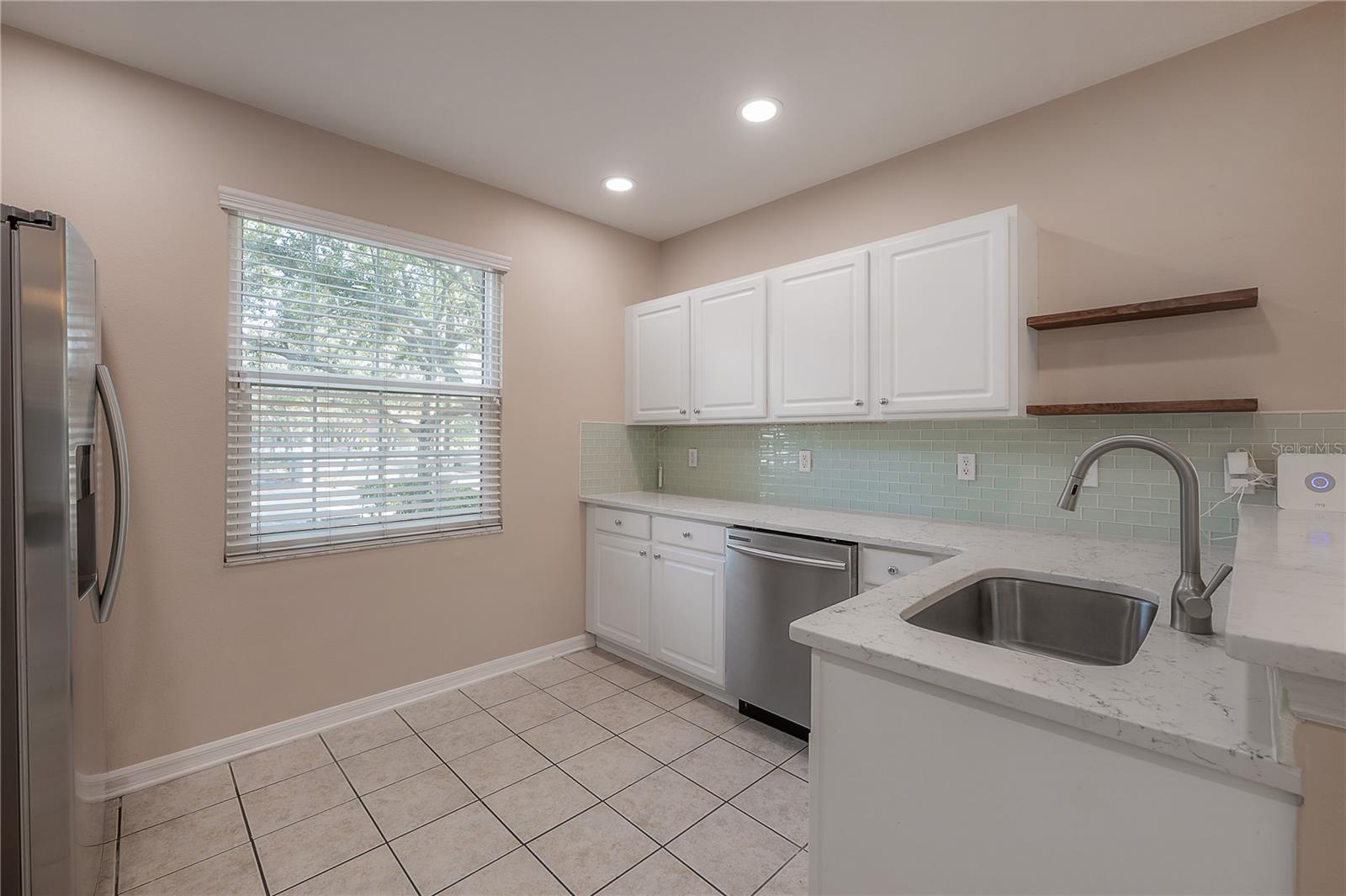 4930 ELIZABETH ANNE CIR, TAMPA, FL — photo 9