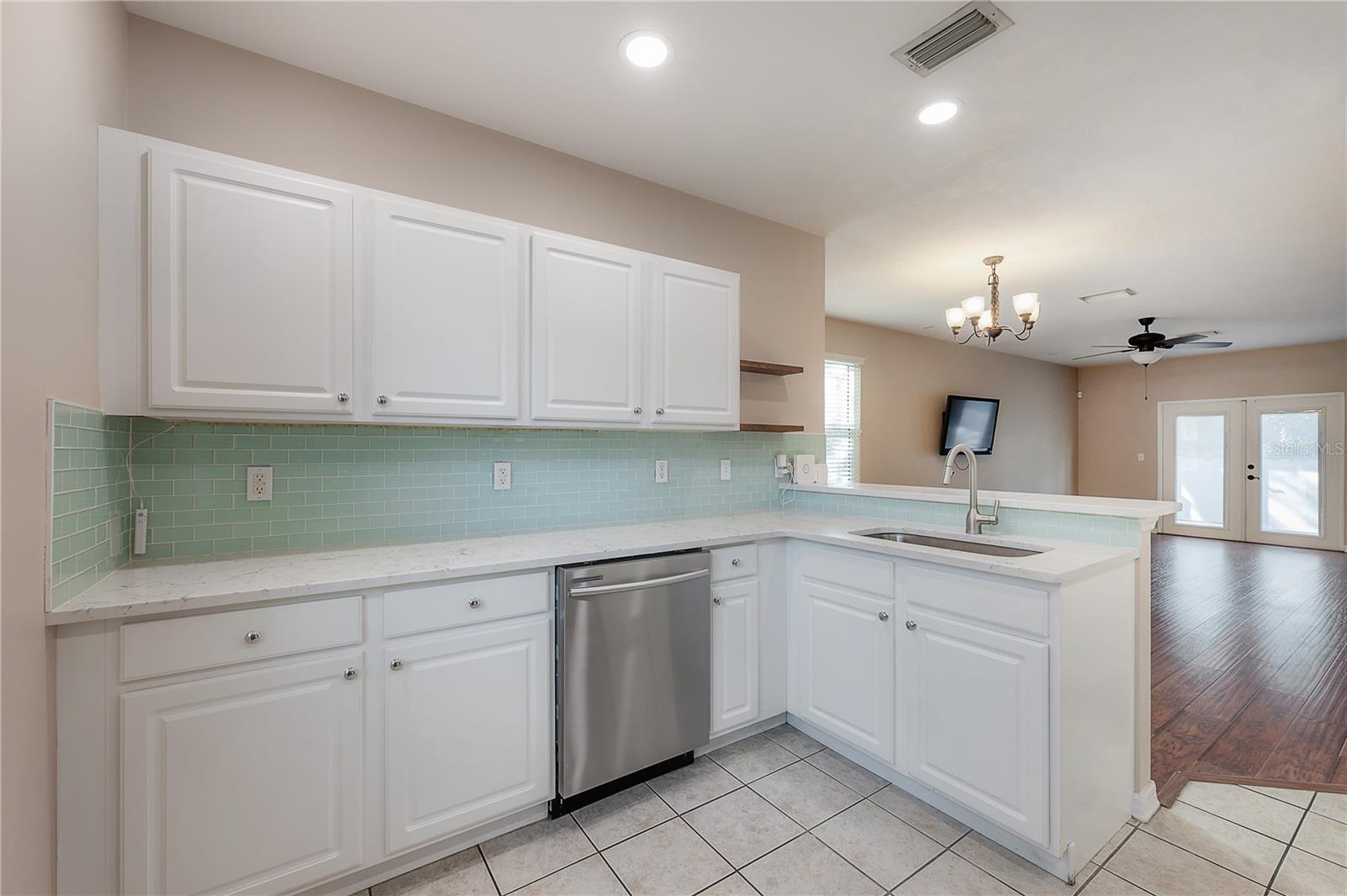 4930 ELIZABETH ANNE CIR, TAMPA, FL — photo 10