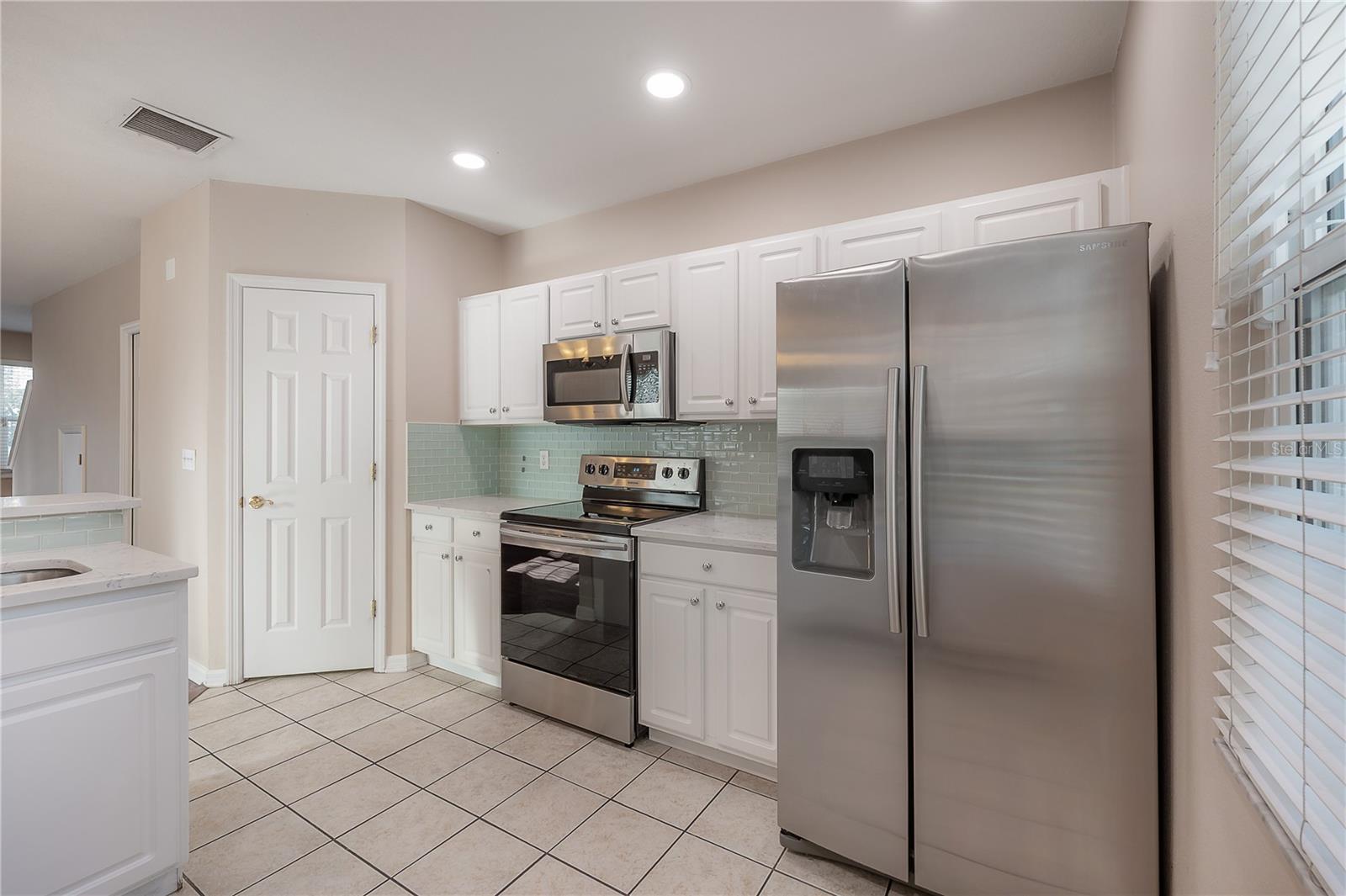 4930 ELIZABETH ANNE CIR, TAMPA, FL — photo 11