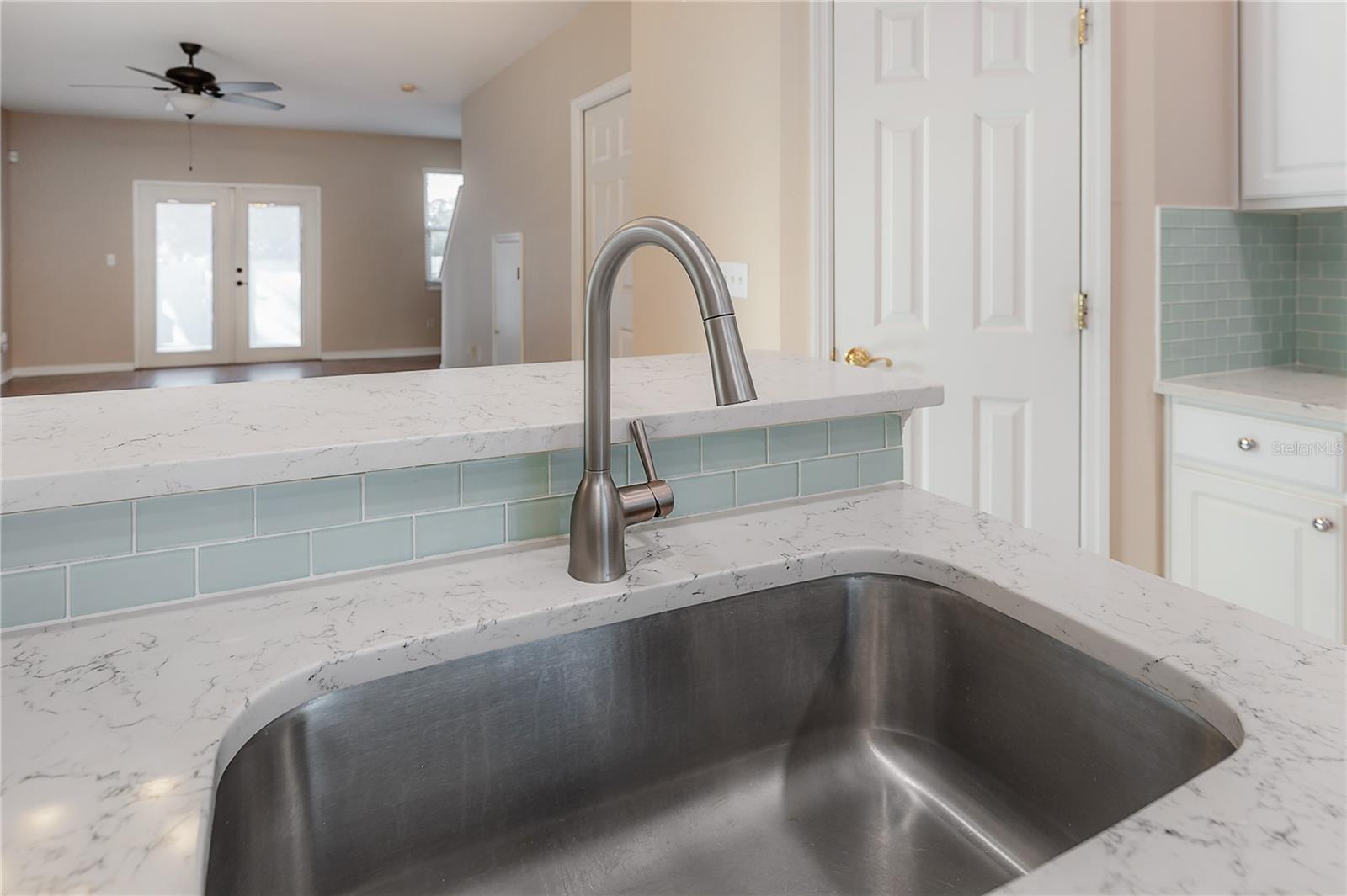 4930 ELIZABETH ANNE CIR, TAMPA, FL — photo 12