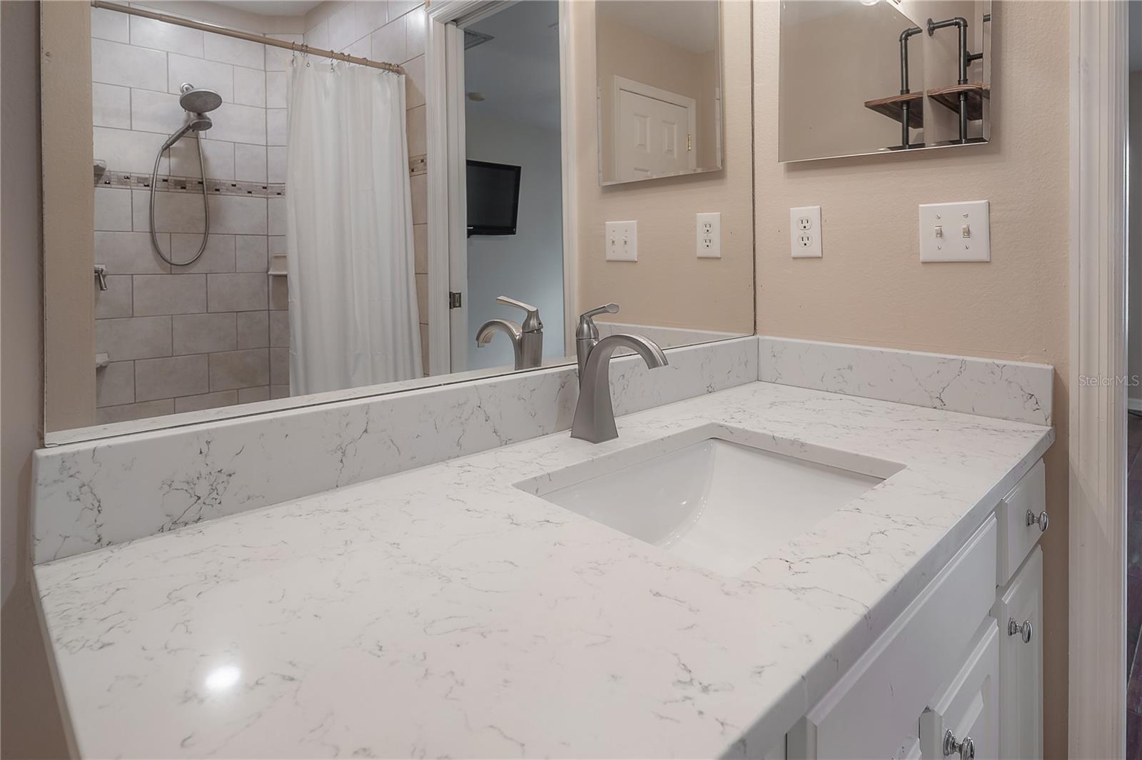 4930 ELIZABETH ANNE CIR, TAMPA, FL — photo 24